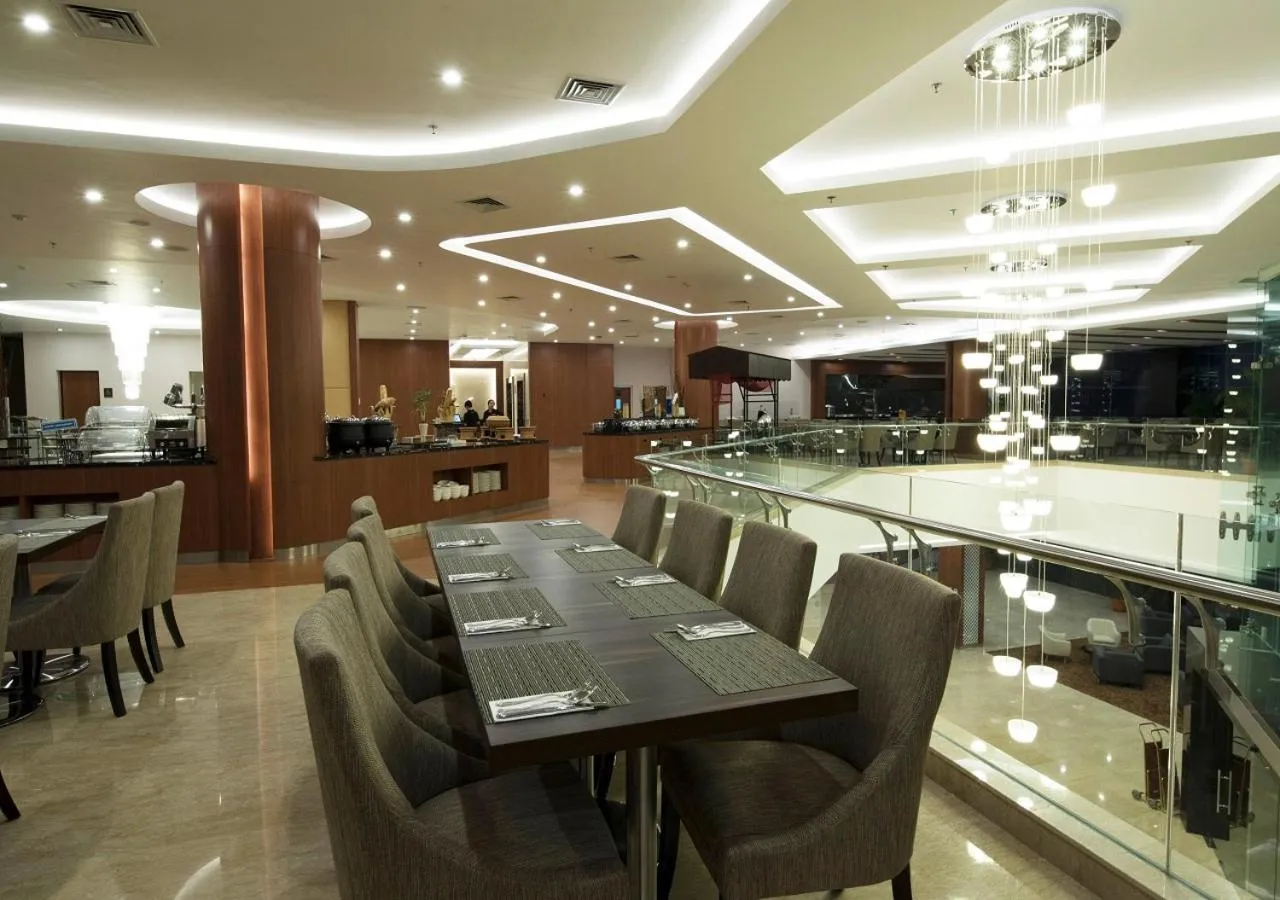 Restaurant/places to eat in Avenzel Hotel & Convention Cibubur