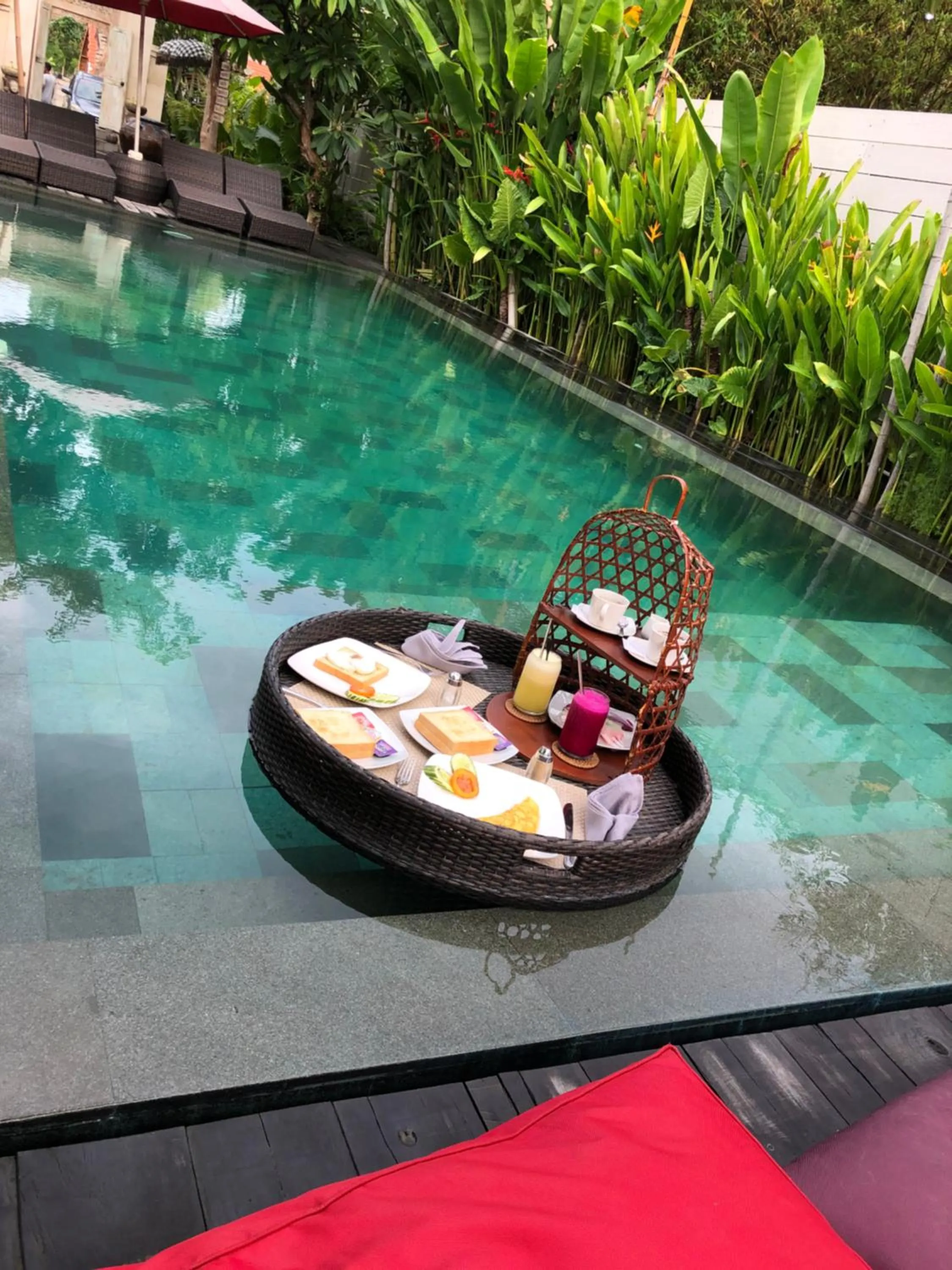 Food and drinks in Kompyang Cottage