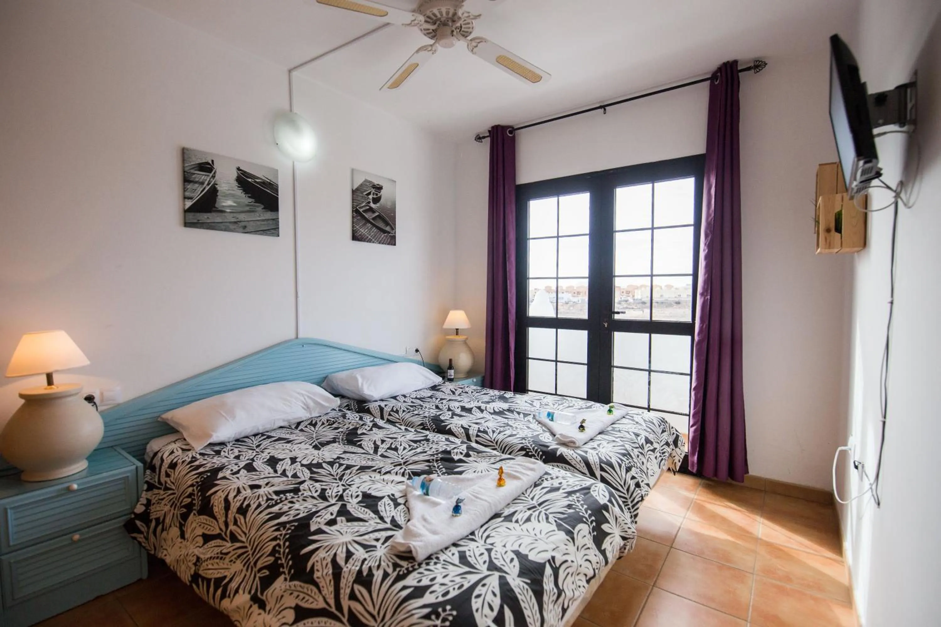 Photo of the whole room, Bed in Surf Riders Fuerteventura