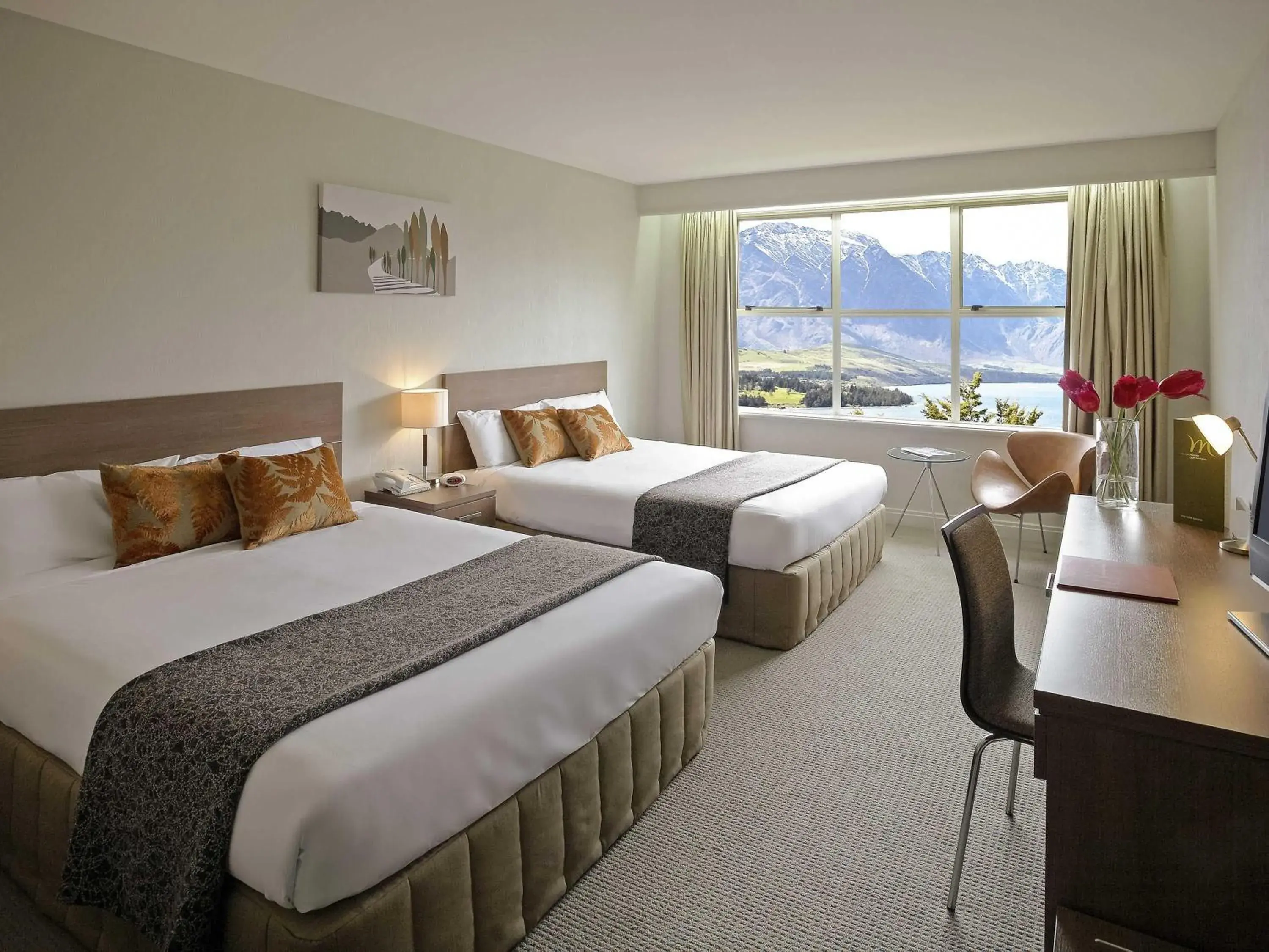 Standard Lake View Room with Two Queen Beds in Mercure Queenstown Resort Standard Lake View Room with Two Queen Beds in Mercure Queenstown Resort