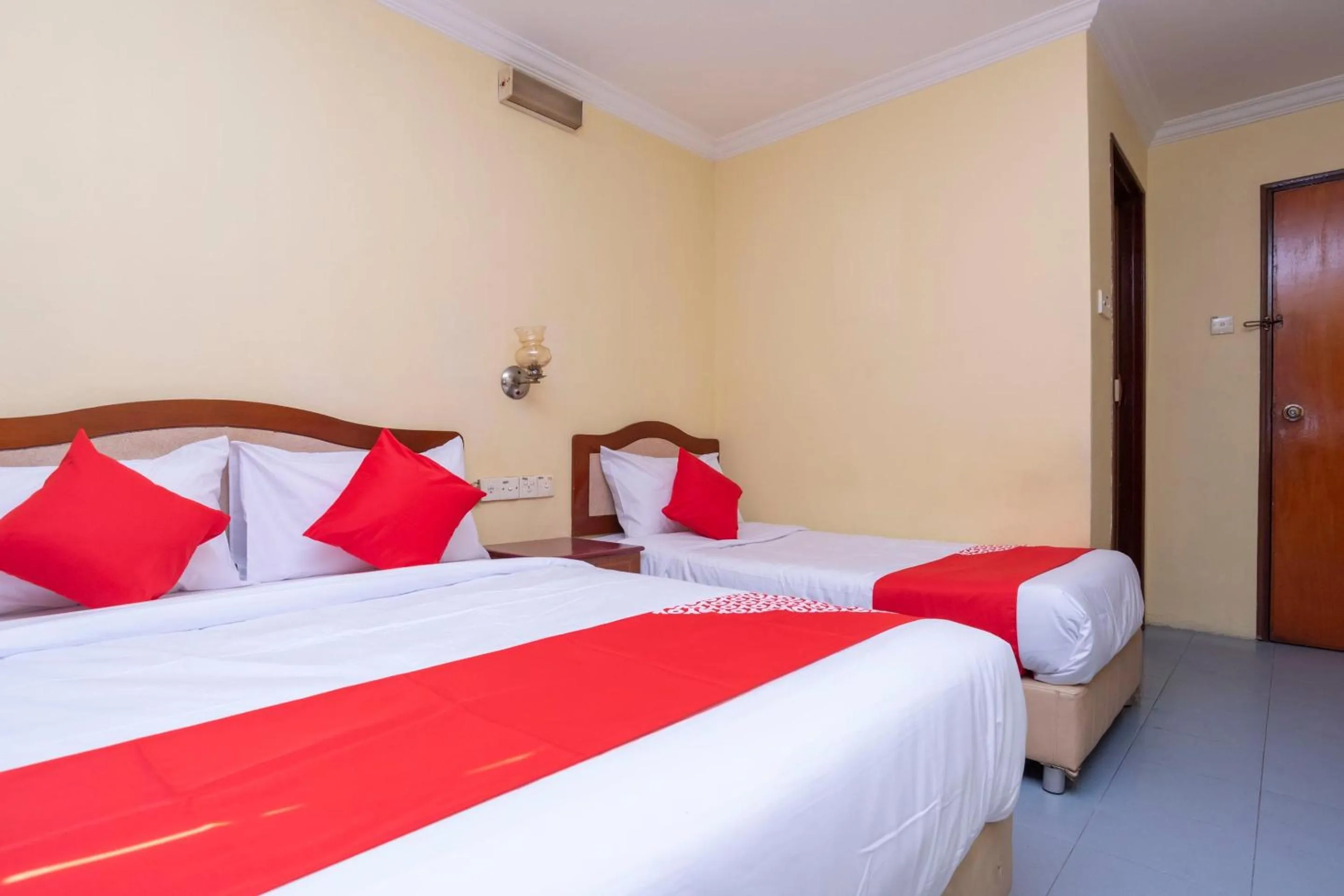Bed in FULLY HOTEL JOHOR JAYA