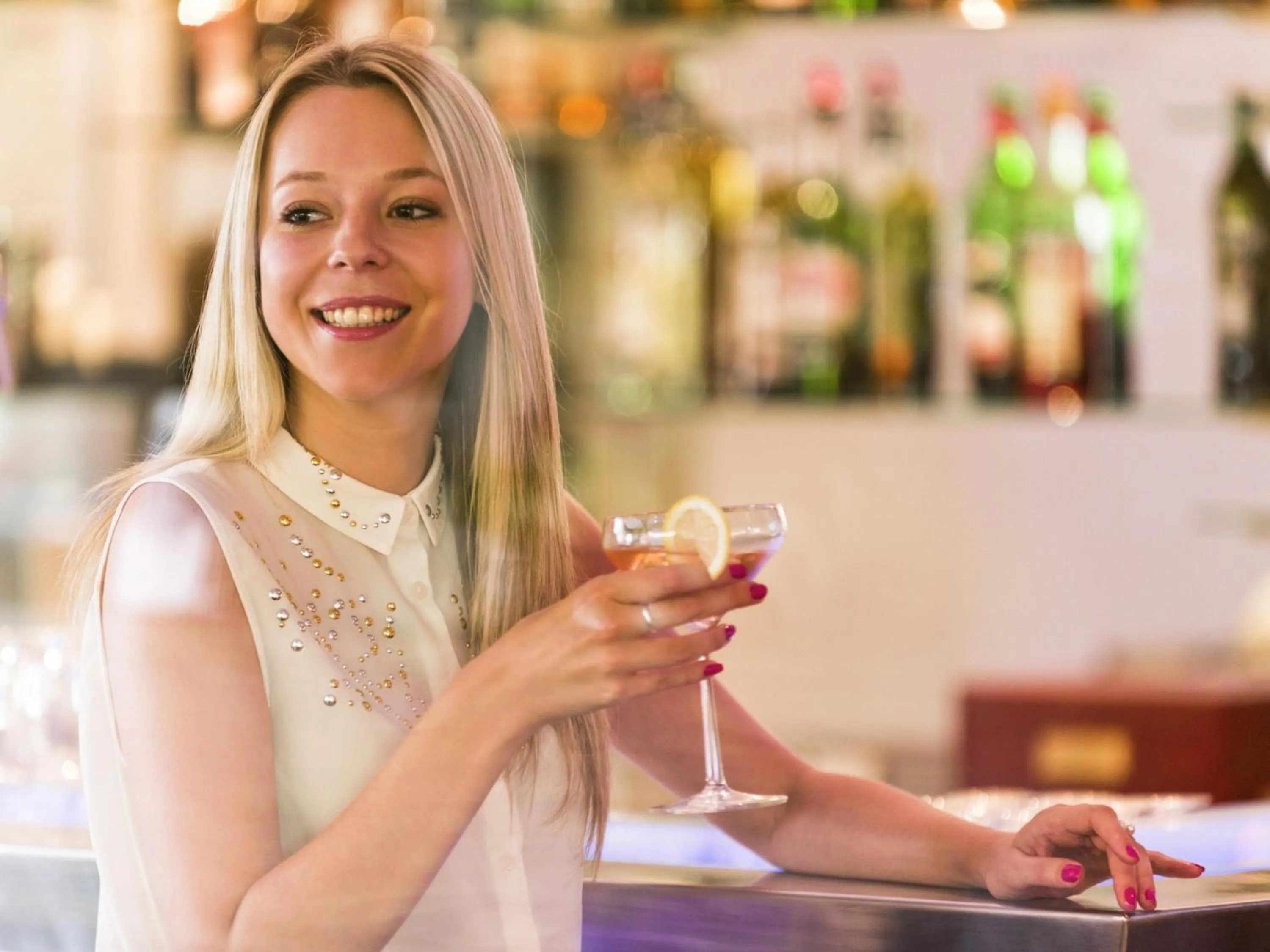 Lounge or bar in Novotel Wellington