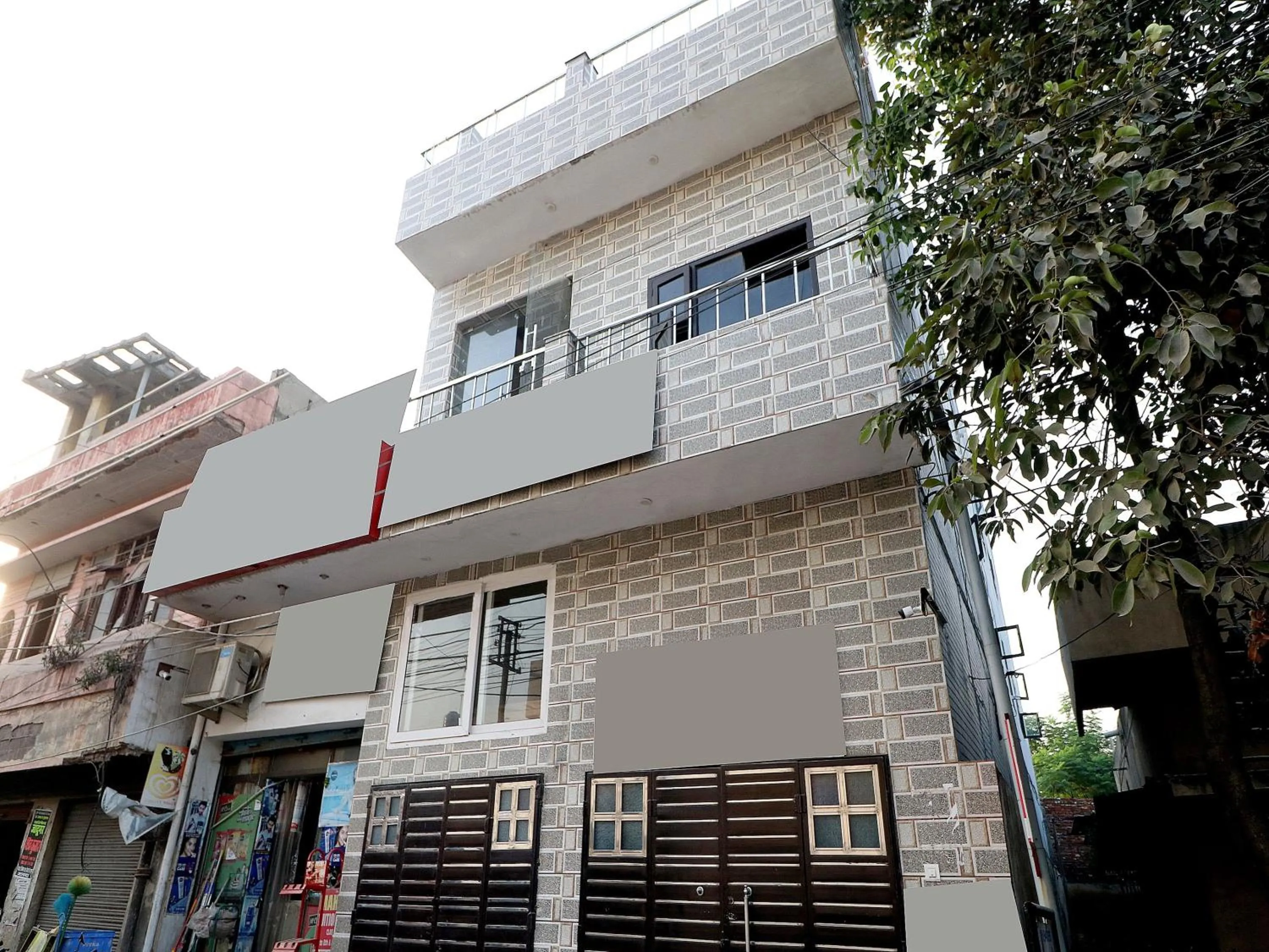 Facade/entrance in Hotel O Max