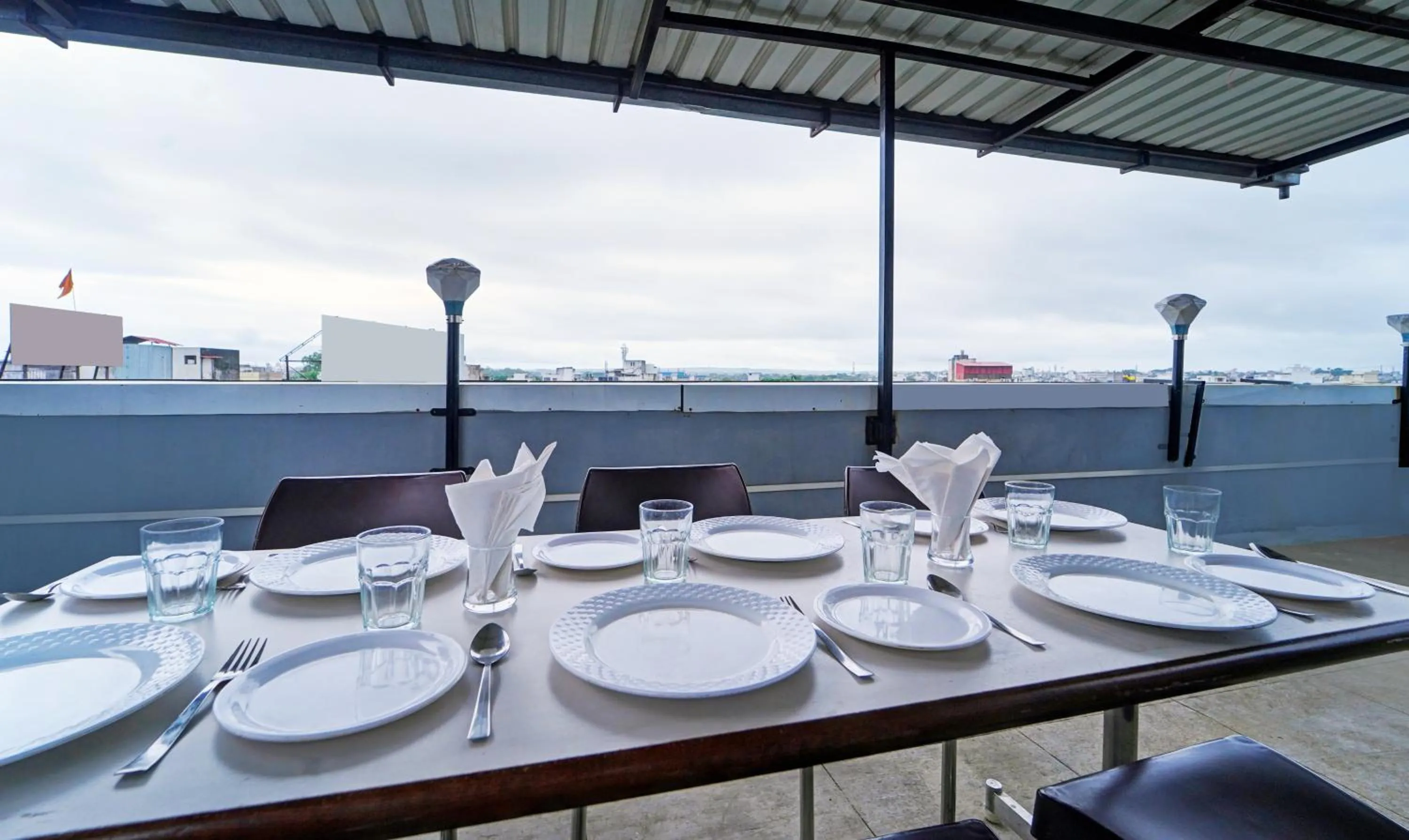 Restaurant/places to eat in Treebo Surya Comforts, 200 Mtrs From Kolhapur Railway Station