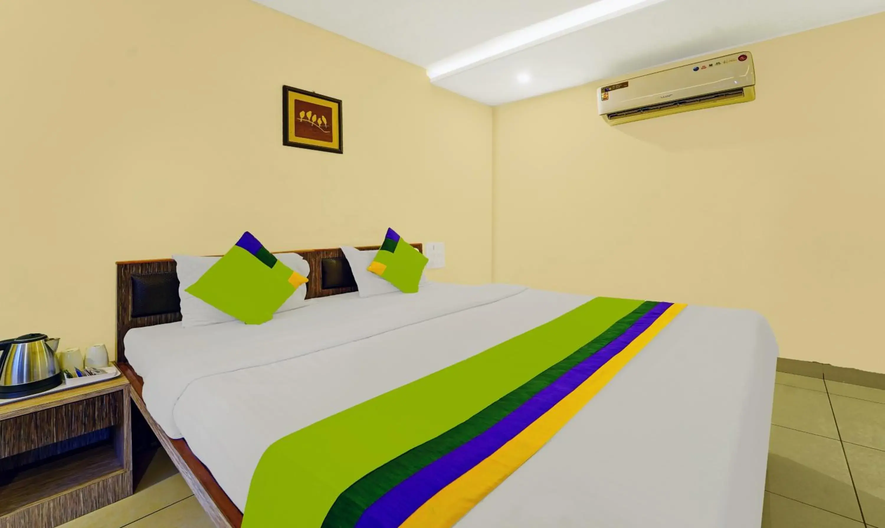 Deluxe Double Room - single occupancy in Treebo Surya Comforts, 200 Mtrs From Kolhapur Railway Station Deluxe Double Room - single occupancy in Treebo Surya Comforts, 200 Mtrs From Kolhapur Railway Station