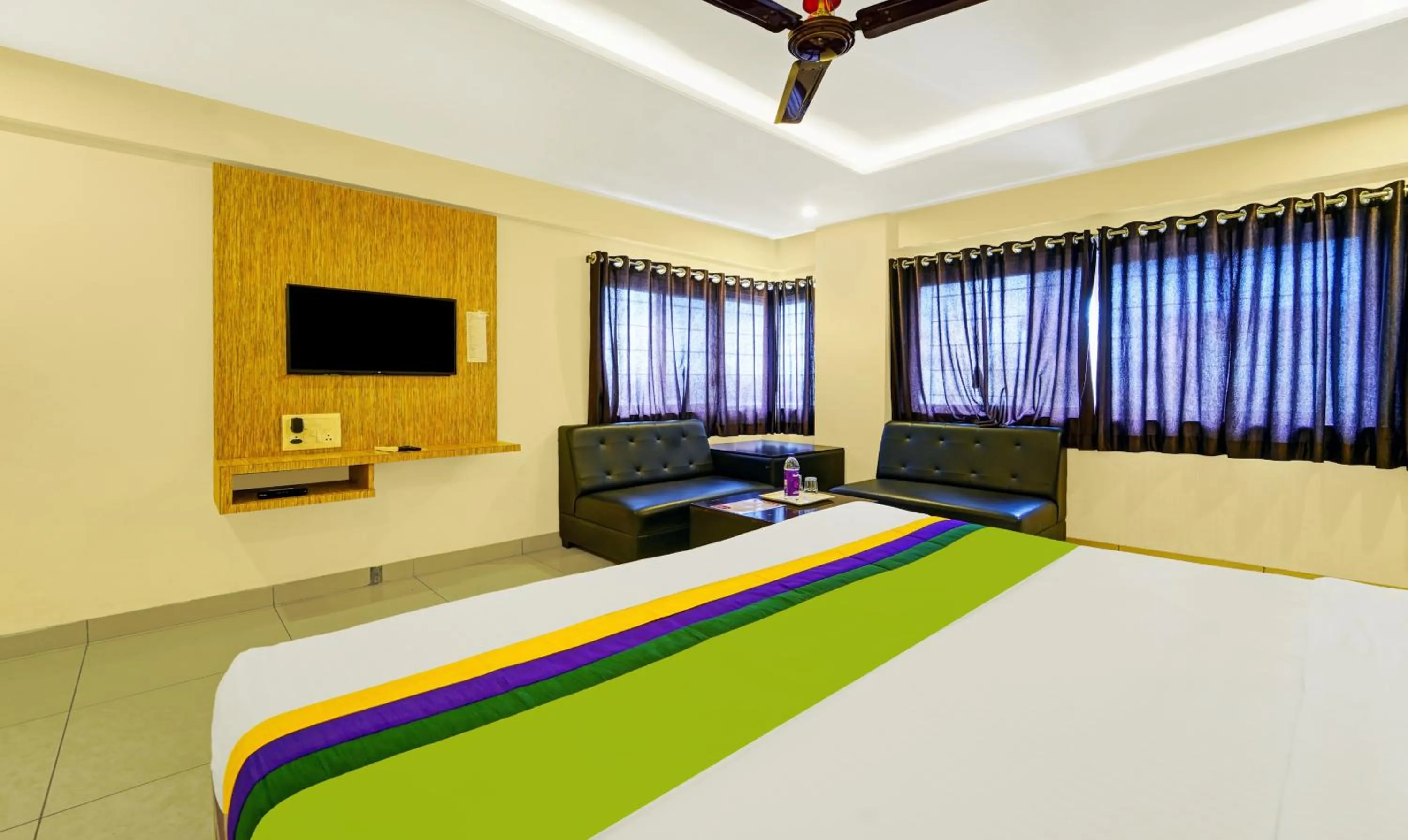 Bedroom, Bed in Treebo Surya Comforts, 200 Mtrs From Kolhapur Railway Station