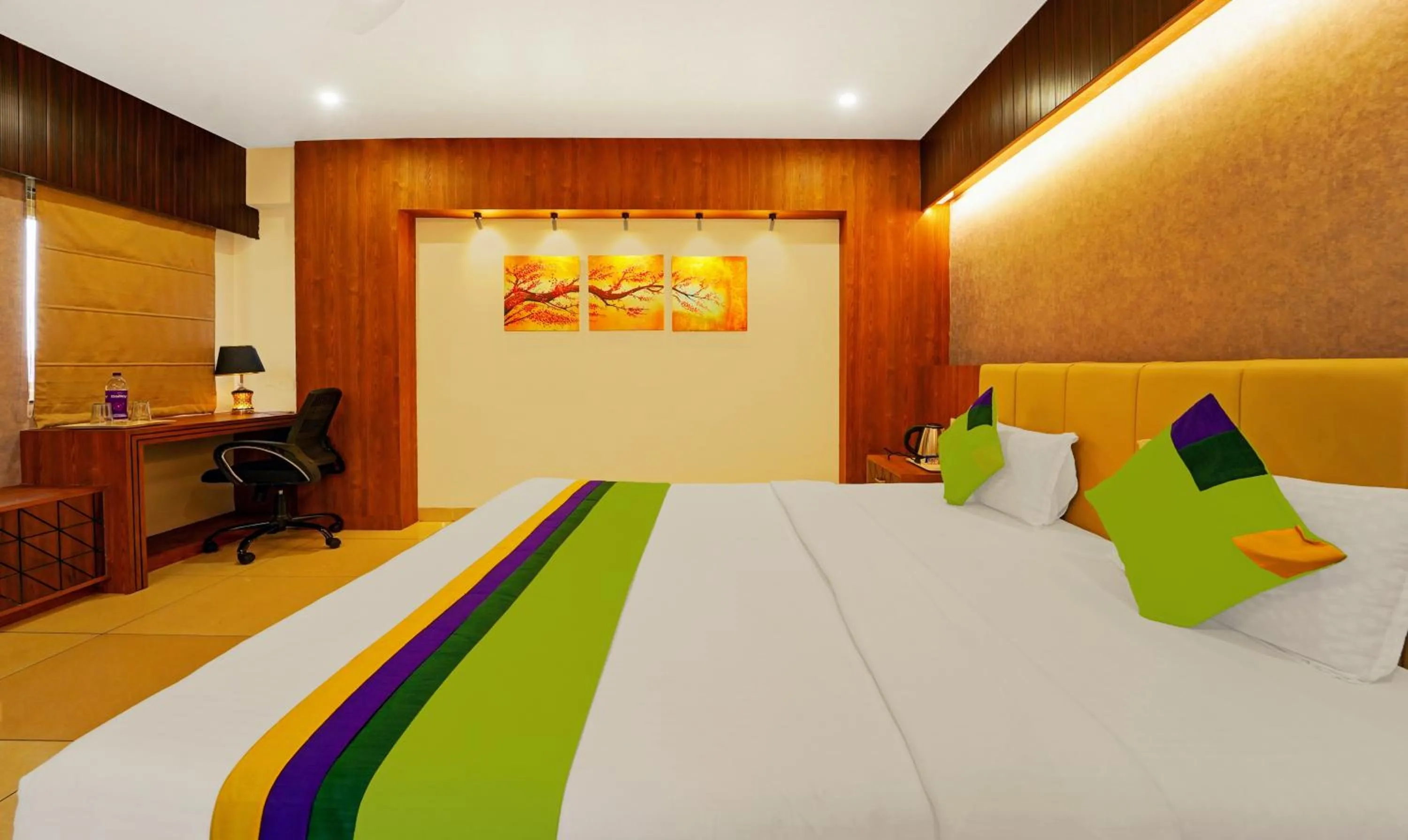 Bedroom, Bed in Treebo Surya Comforts, 200 Mtrs From Kolhapur Railway Station