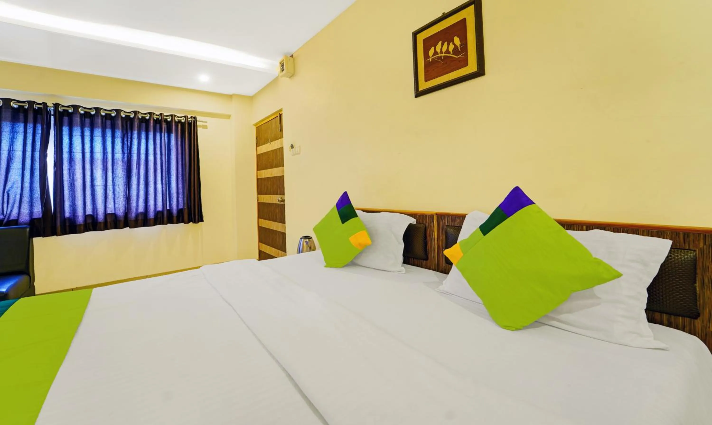 Bedroom, Bed in Treebo Surya Comforts, 200 Mtrs From Kolhapur Railway Station