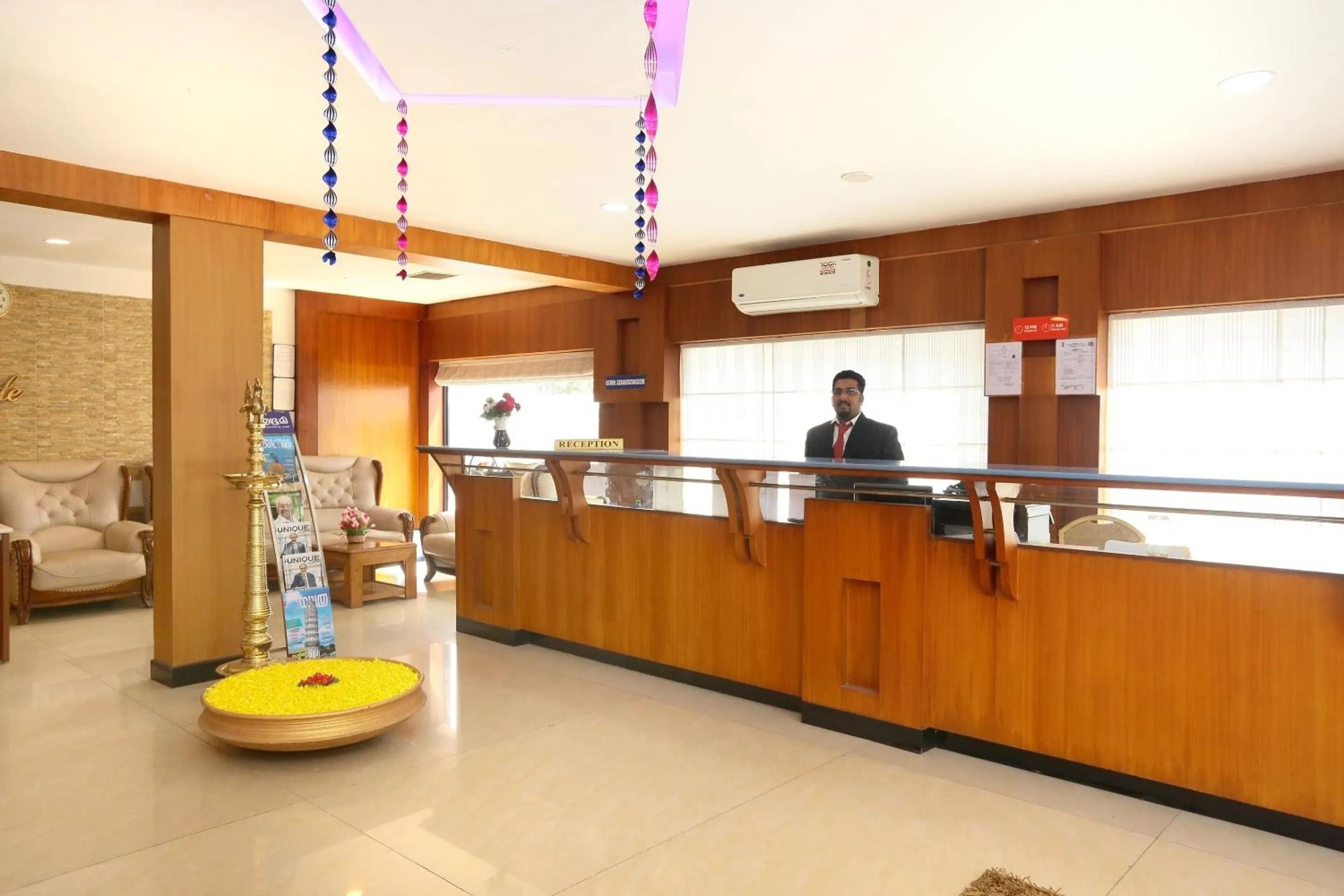 Lobby or reception in Super Townhouse Dona Castle