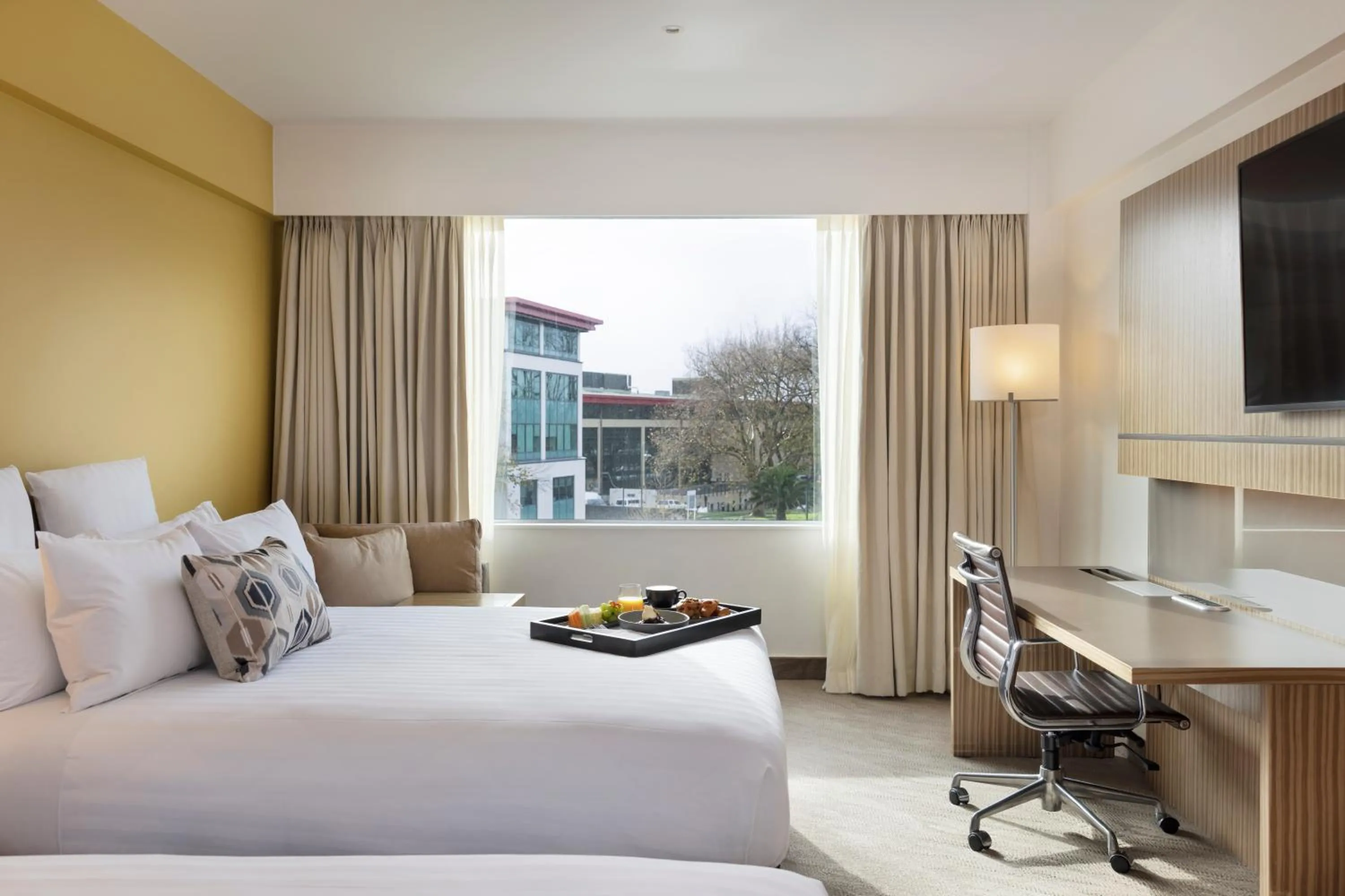 Bedroom, Bed in Novotel Auckland Ellerslie