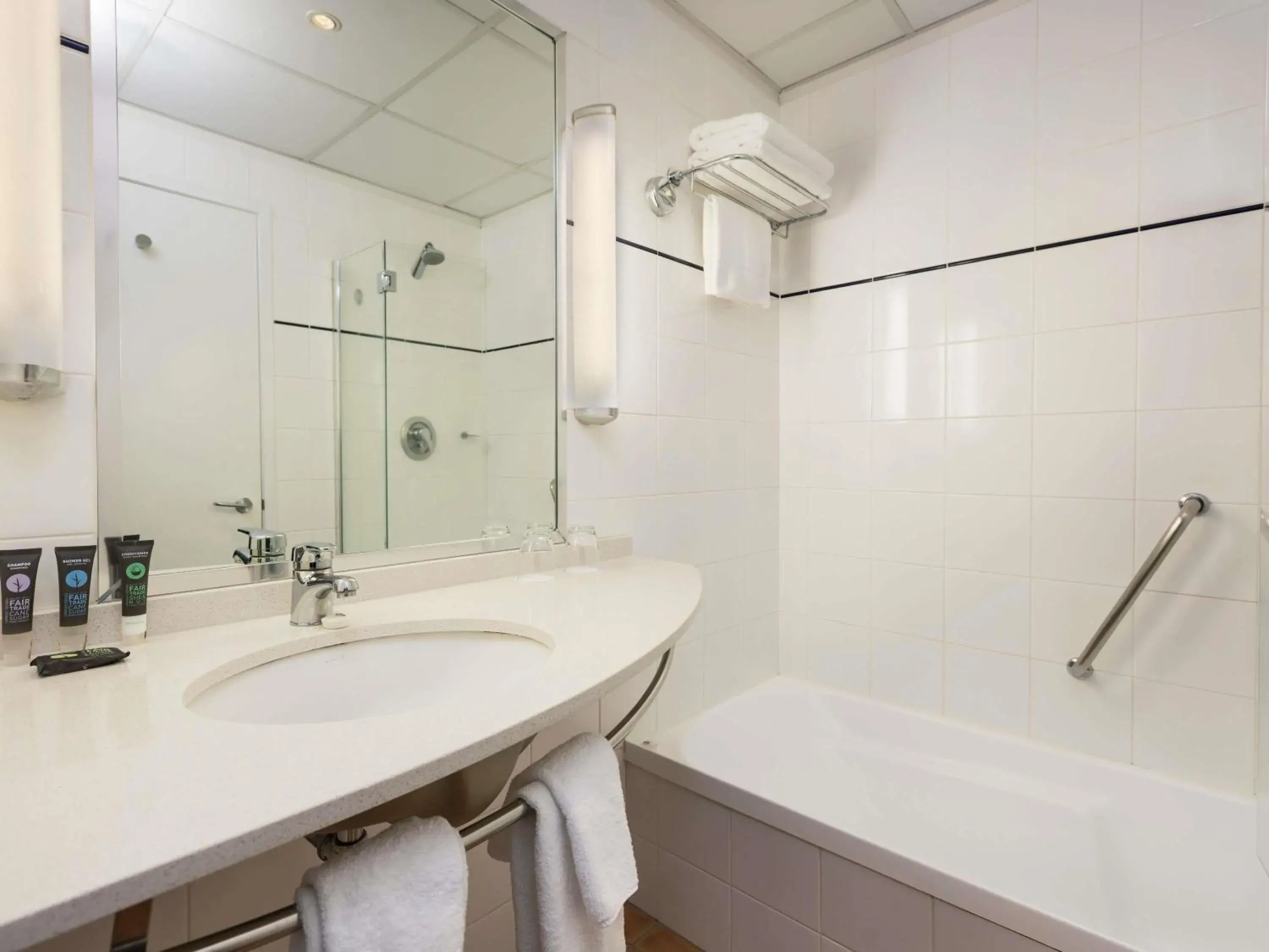 Superior Queen Room with Two Queen Beds in Novotel Auckland Ellerslie Superior Queen Room with Two Queen Beds in Novotel Auckland Ellerslie