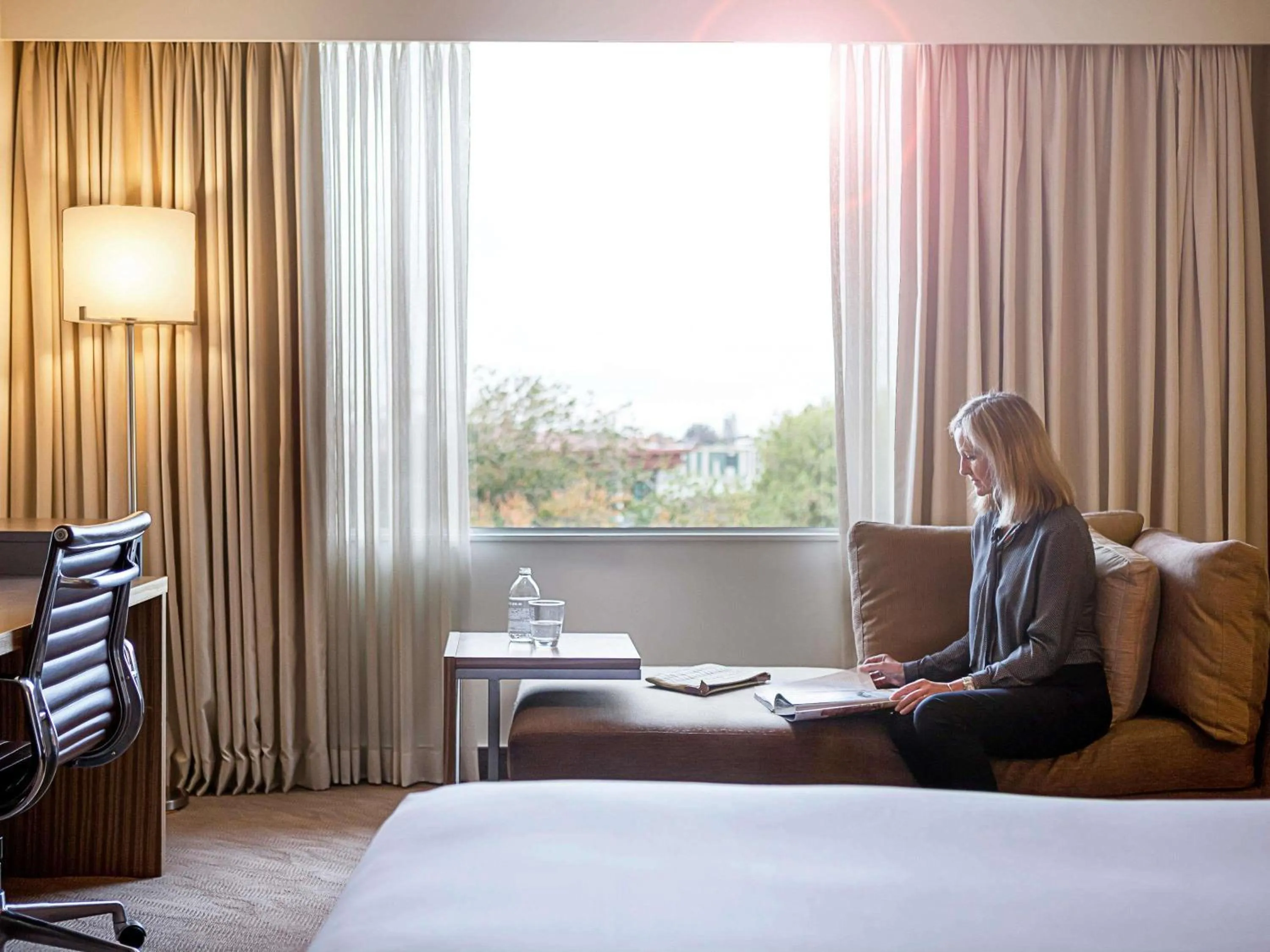 Bedroom, Bed in Novotel Auckland Ellerslie