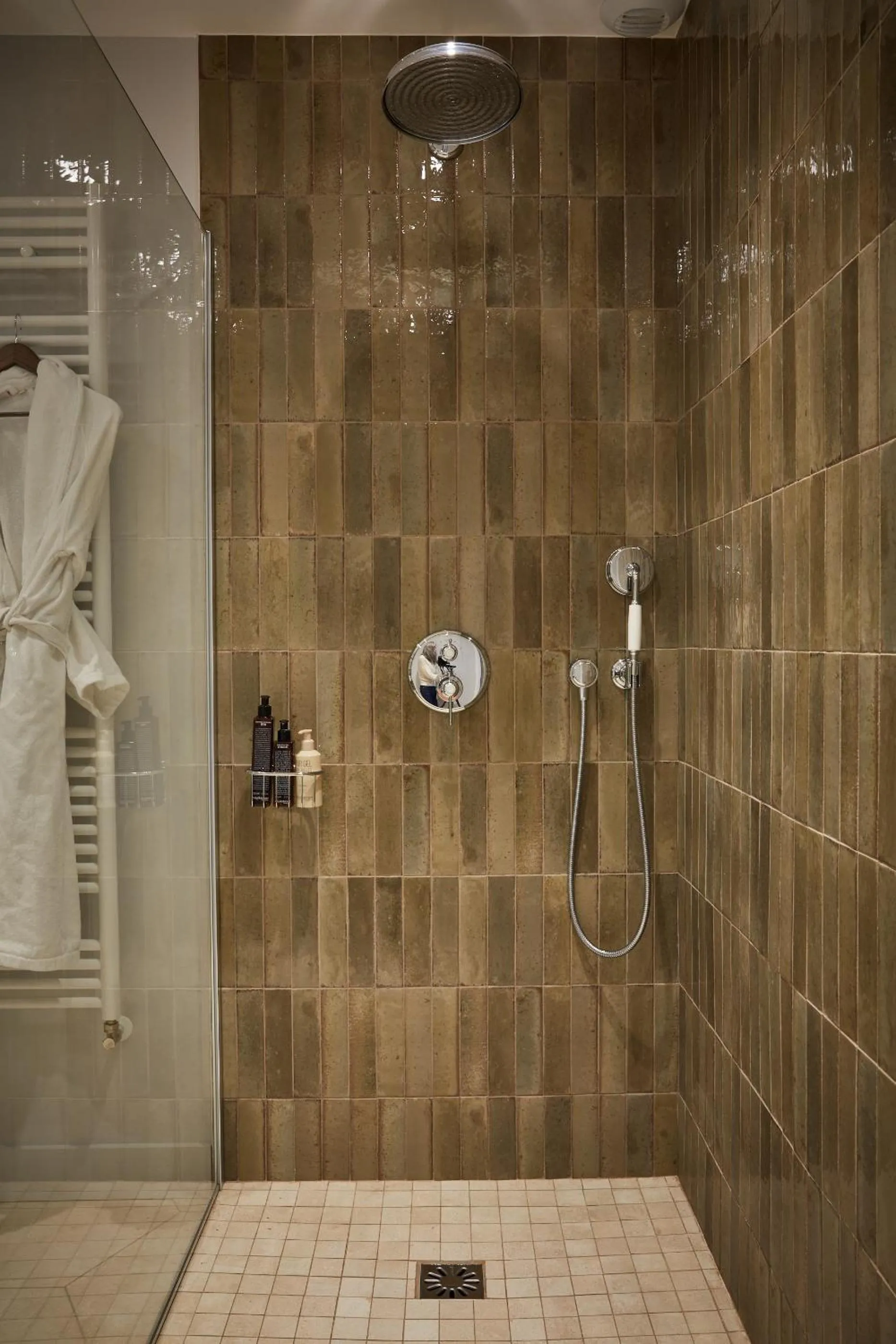 Shower in La Closerie des Capucines