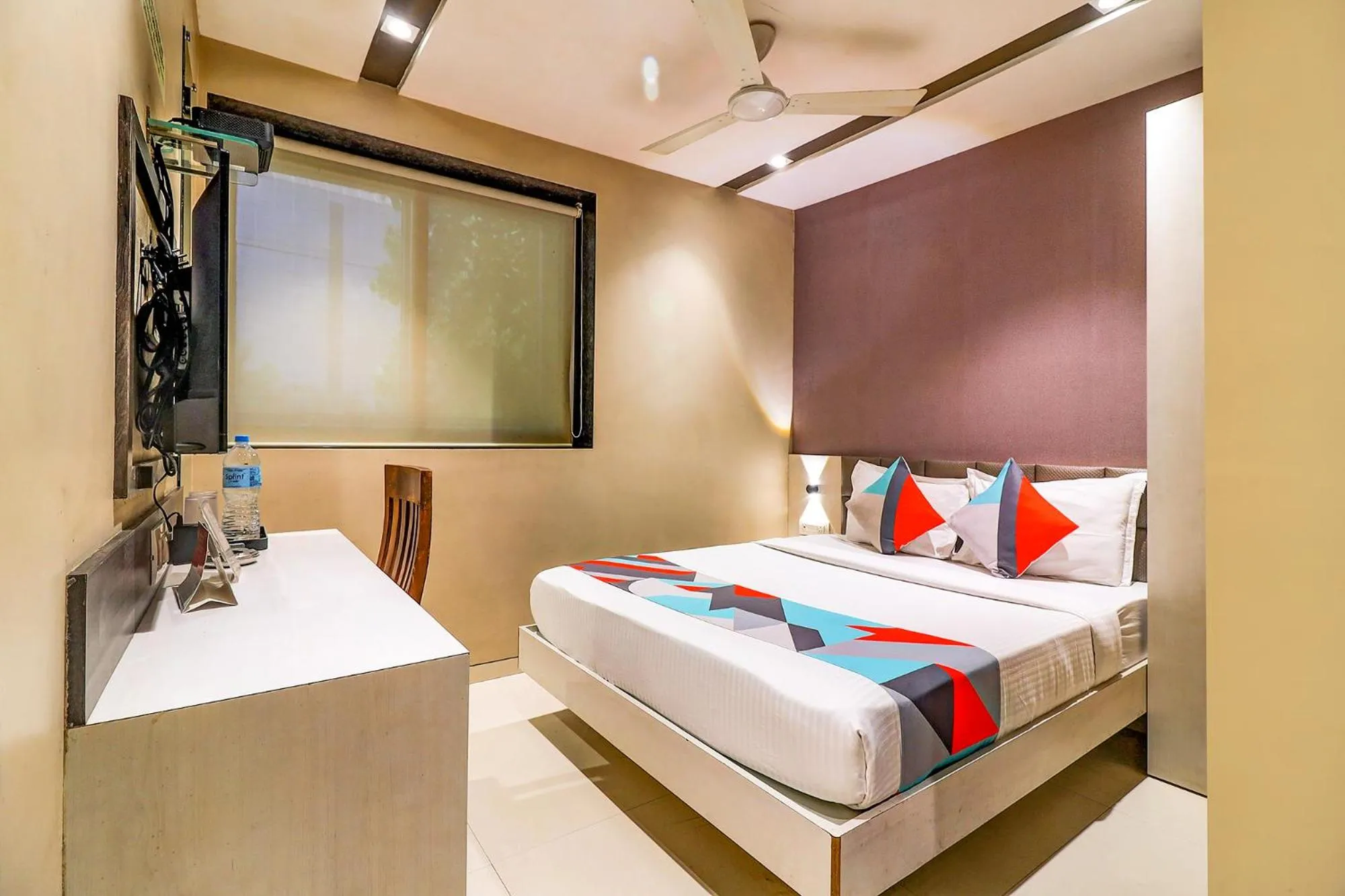 Coffee/tea facilities, Bed in FabHotel Grand Heritage - Nr BKC