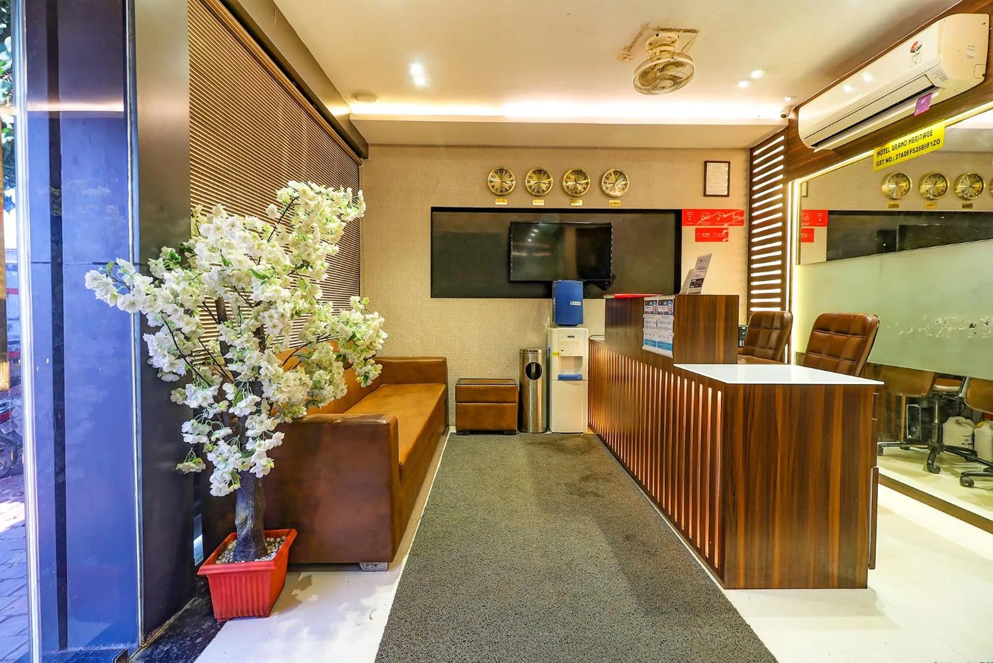 Lobby or reception in FabHotel Grand Heritage - Nr BKC