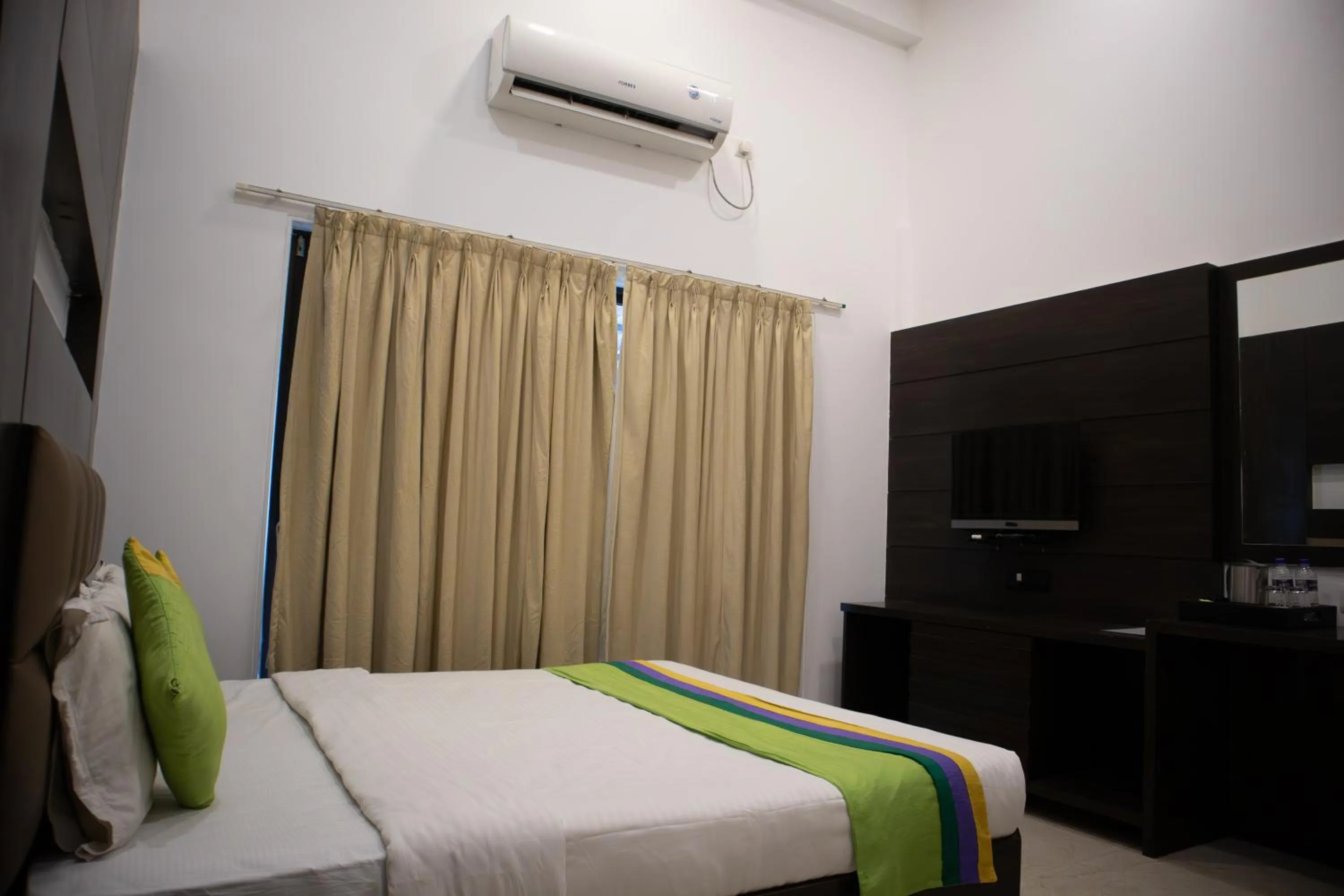 Bed in Treebo The Blue Roof