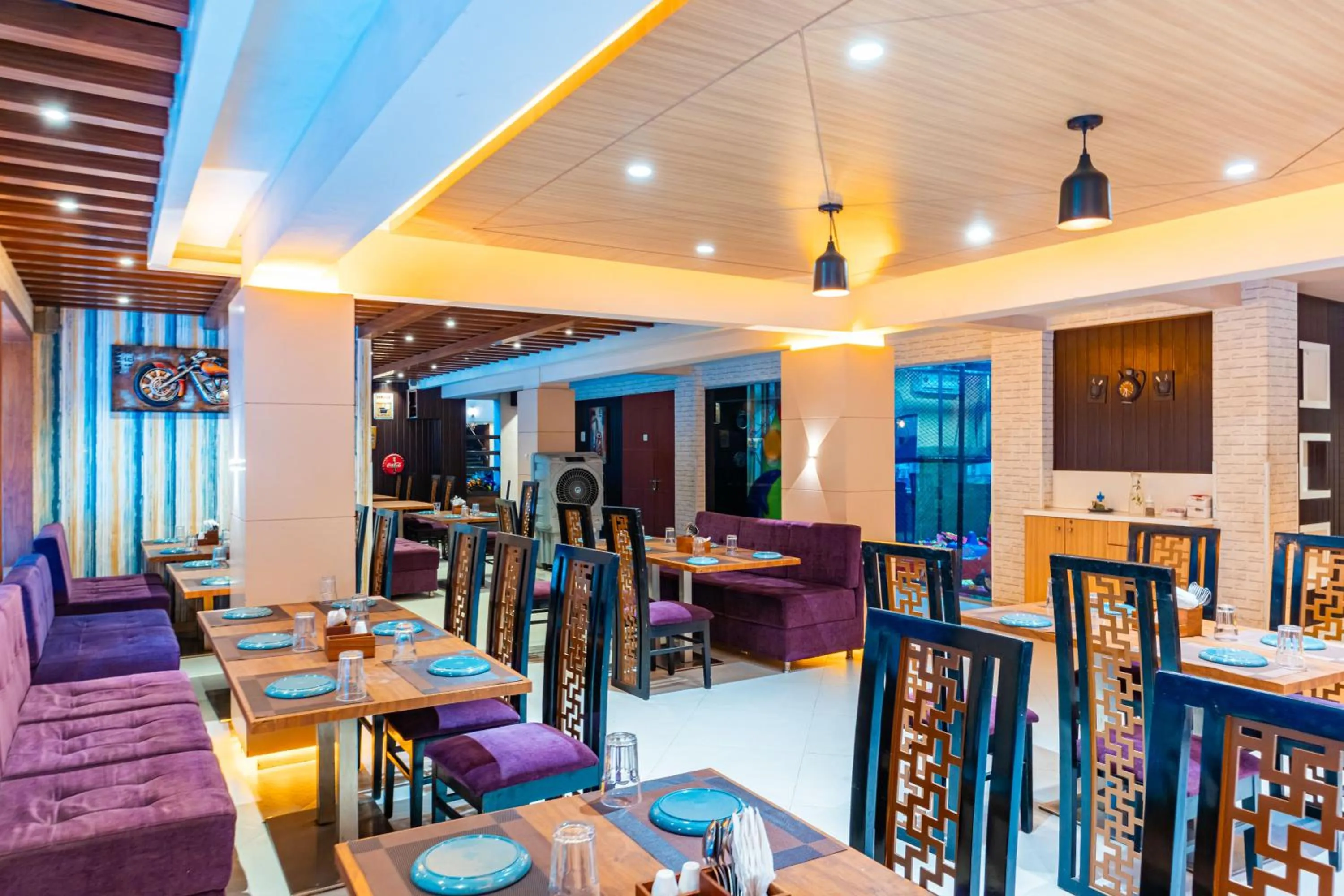 Restaurant/places to eat in Treebo The Blue Roof