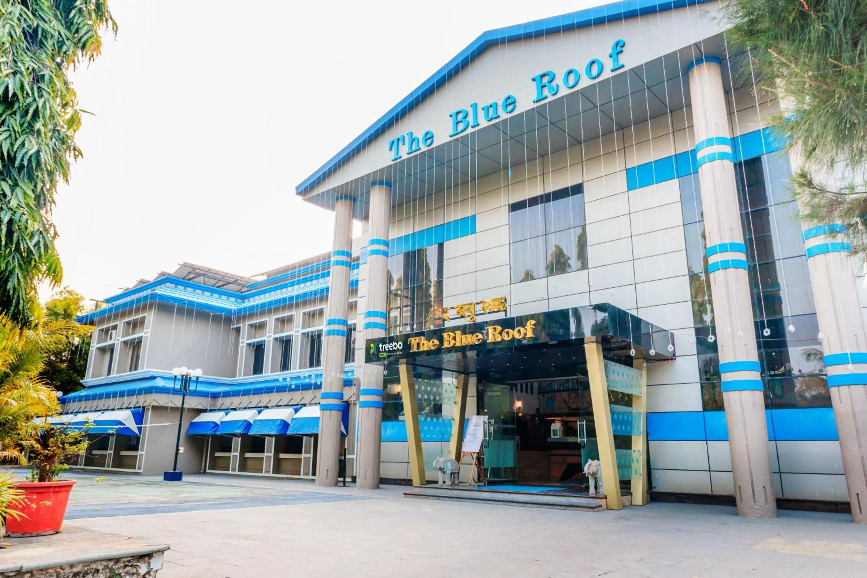 Facade/entrance in Treebo The Blue Roof