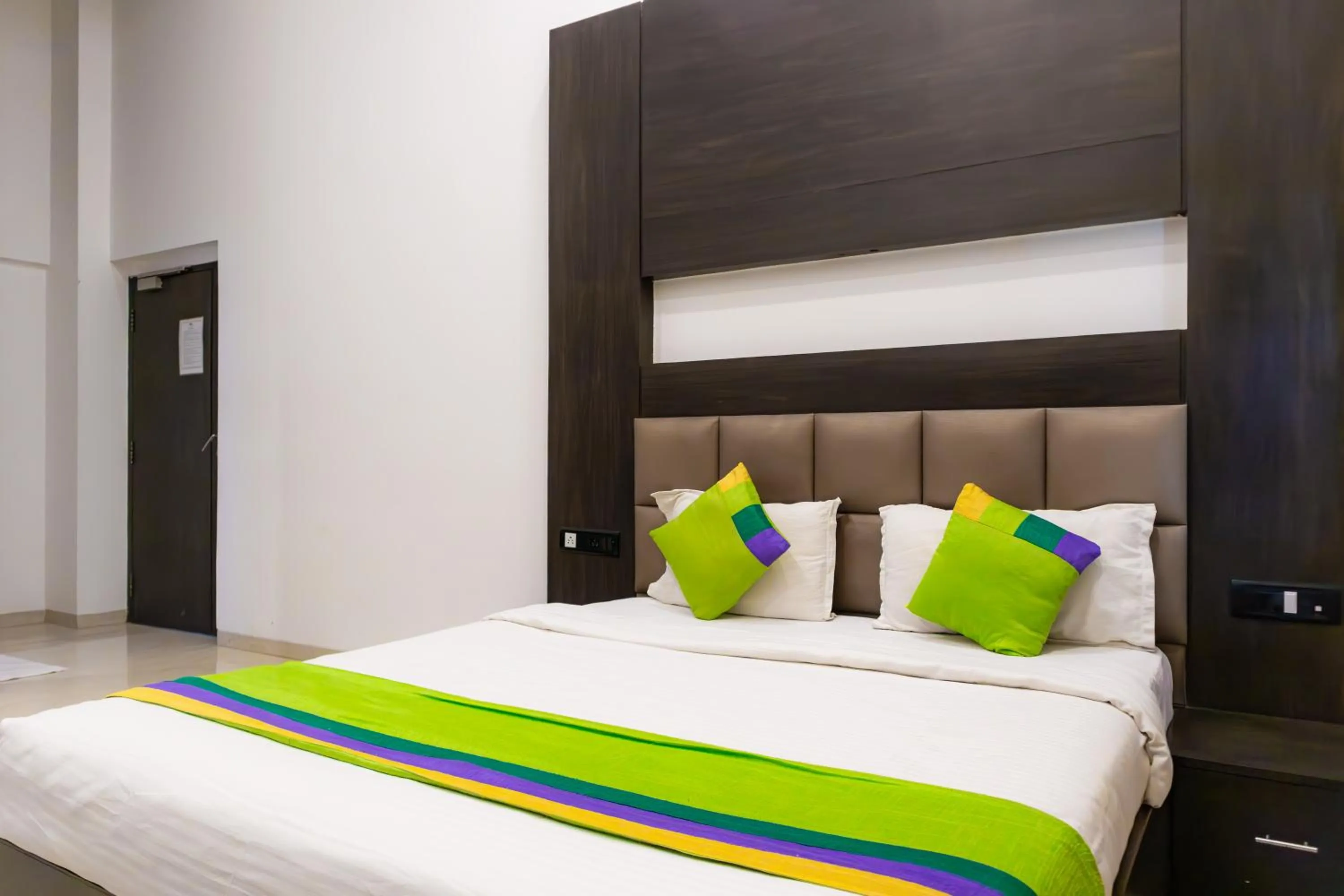 Bed in Treebo The Blue Roof