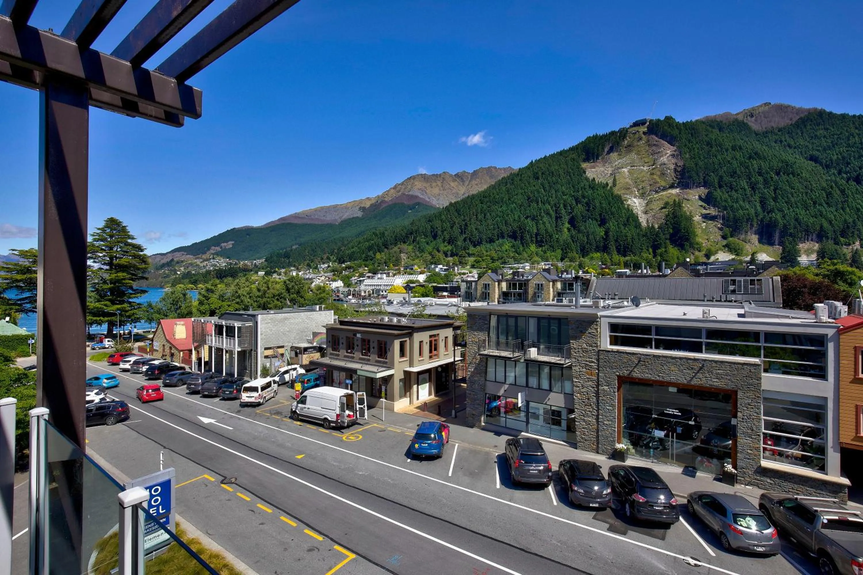 Seating area in Novotel Queenstown Lakeside