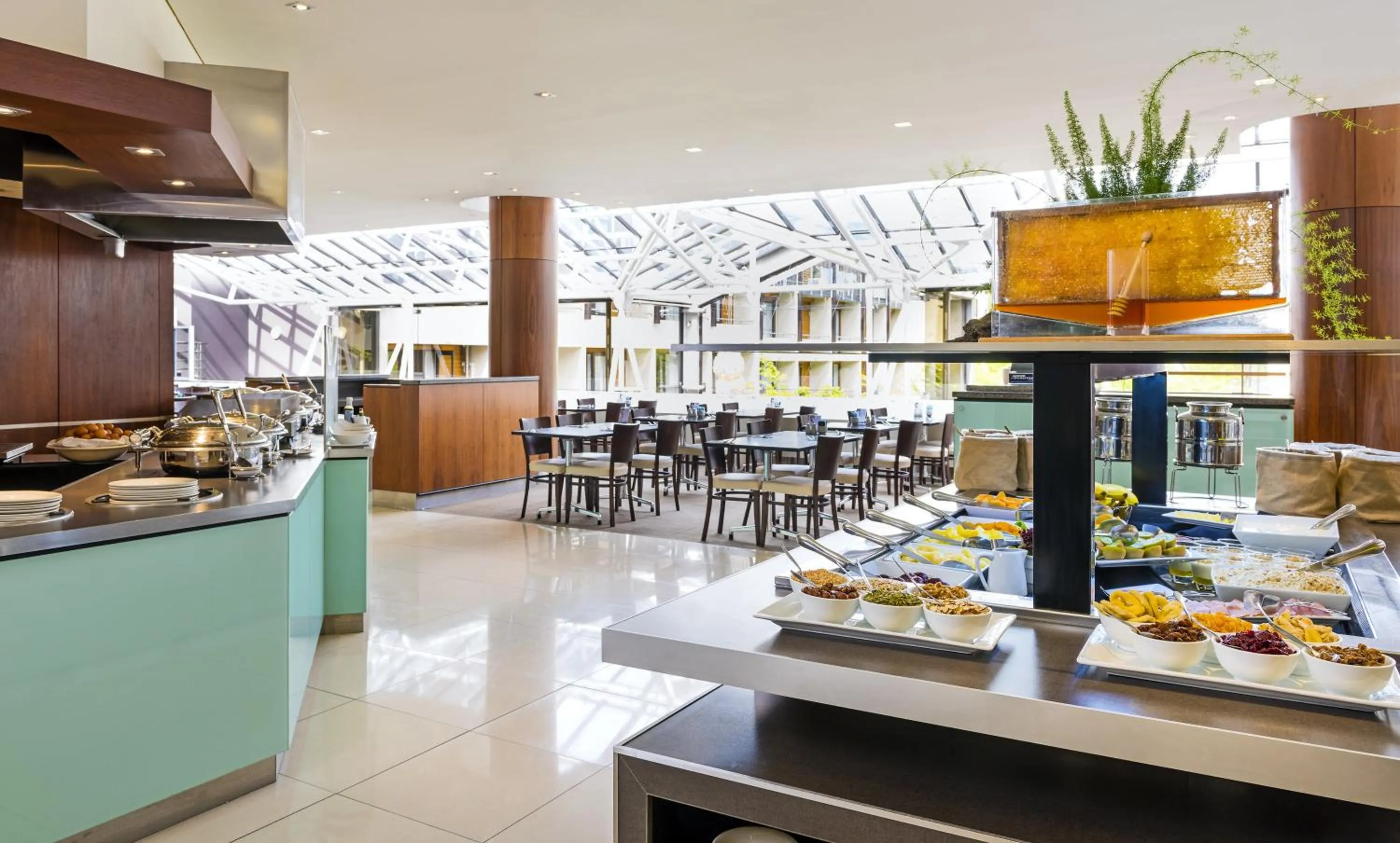 Restaurant/places to eat in Novotel Queenstown Lakeside