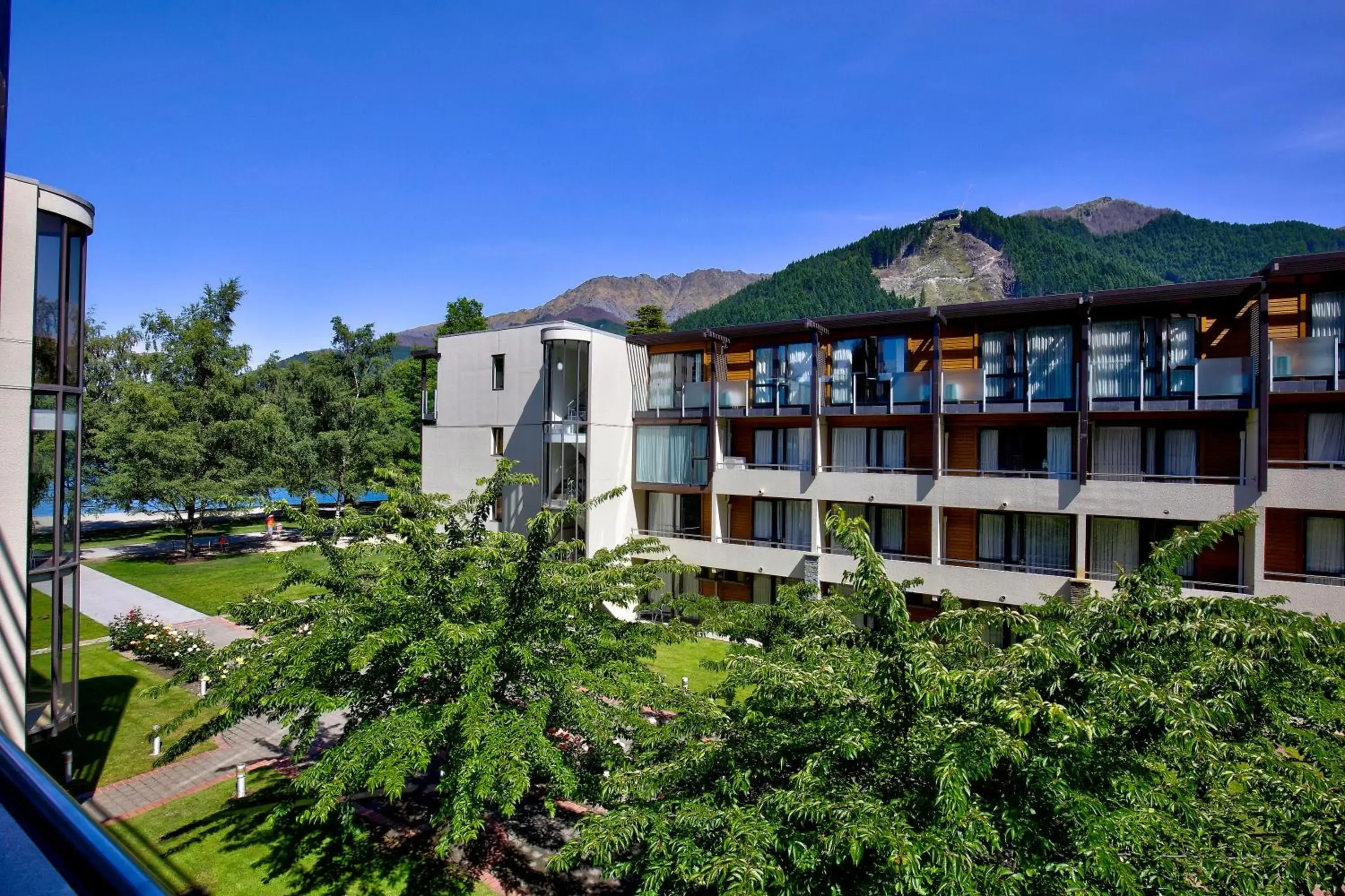Standard King Room in Novotel Queenstown Lakeside Standard King Room in Novotel Queenstown Lakeside