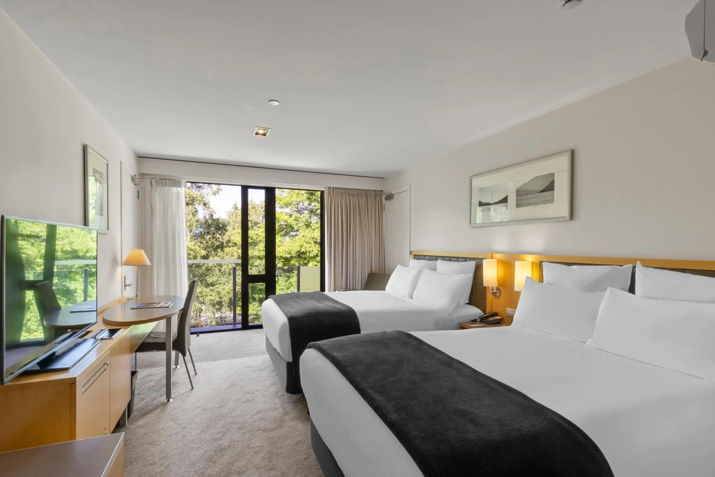 TV and multimedia, Bed in Novotel Queenstown Lakeside