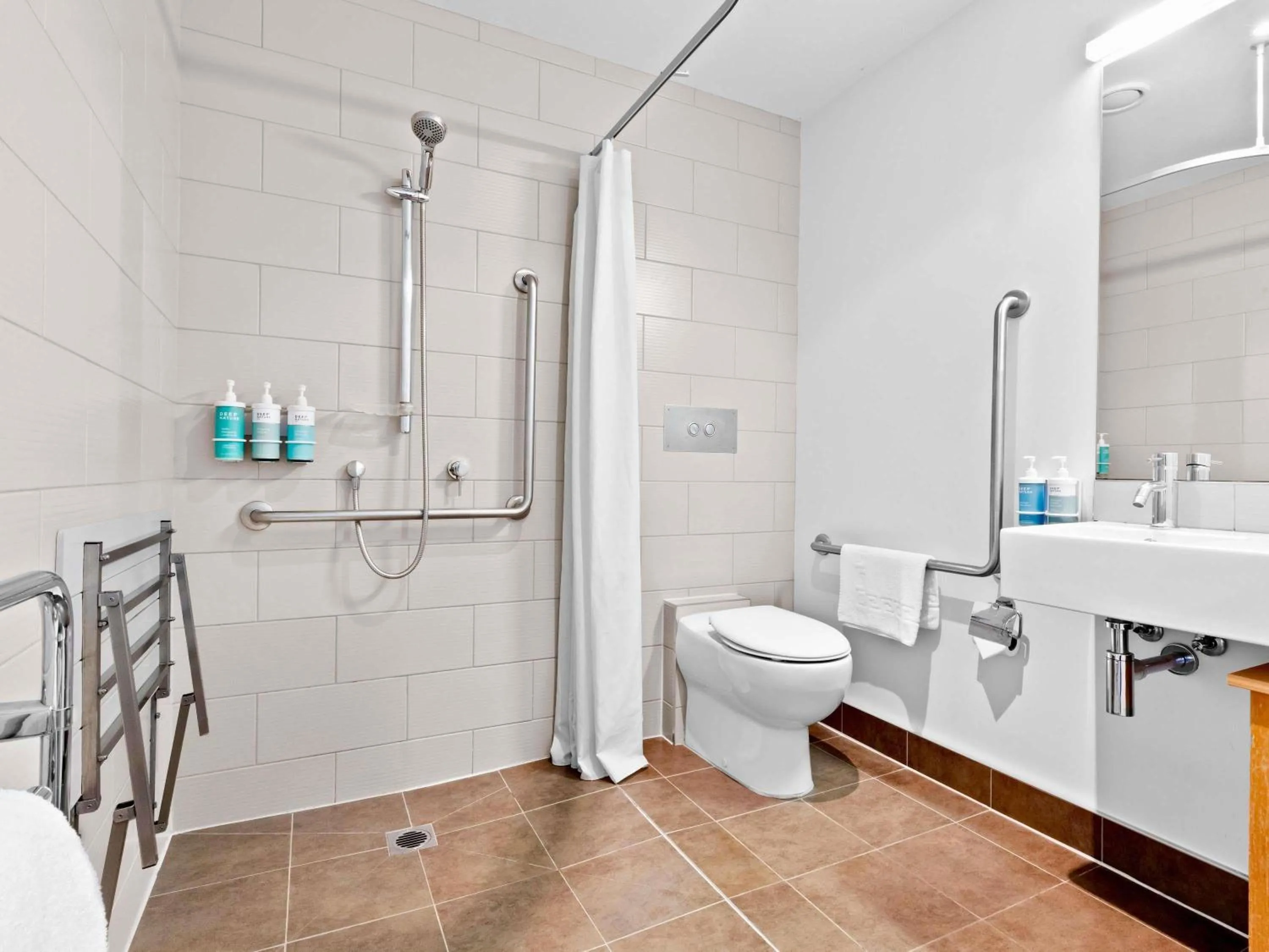 Bedroom in Novotel Queenstown Lakeside