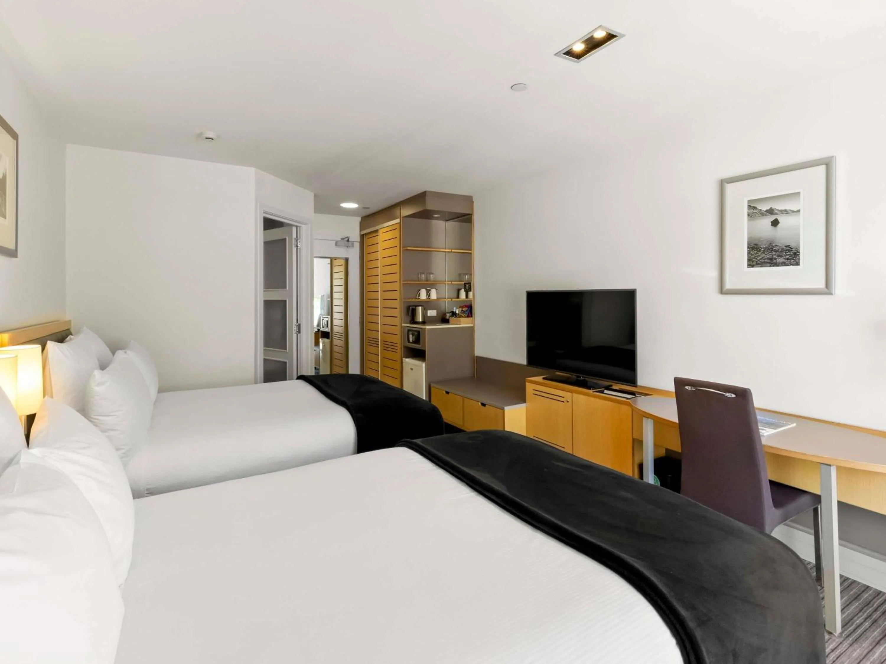 Bedroom, Bed in Novotel Queenstown Lakeside