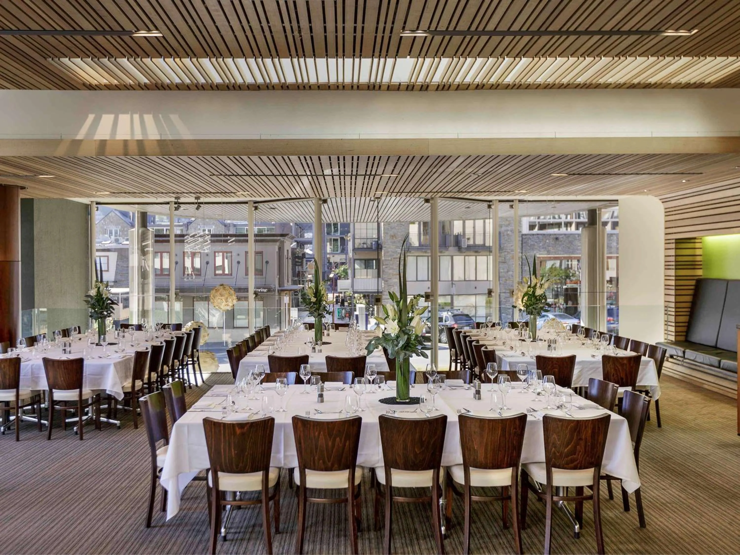 Restaurant/places to eat in Novotel Queenstown Lakeside