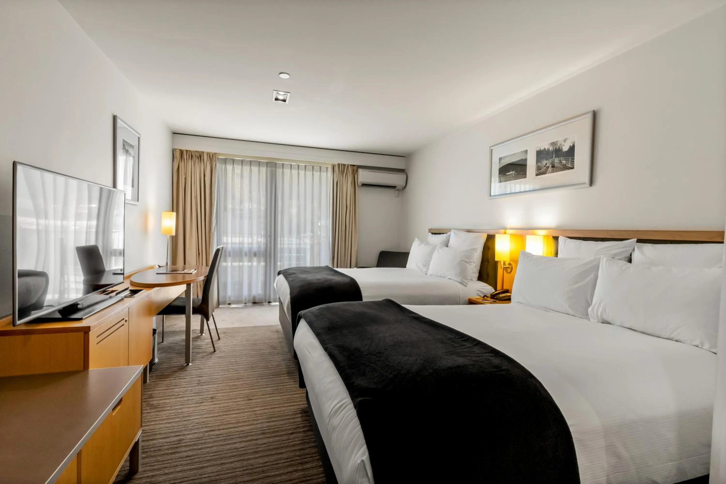 TV and multimedia, Bed in Novotel Queenstown Lakeside