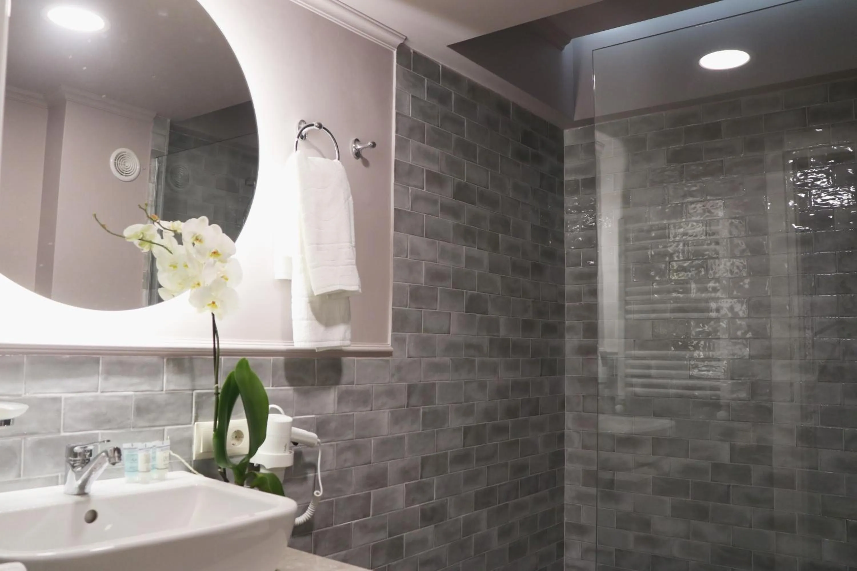 Omart Hotel - Gallery