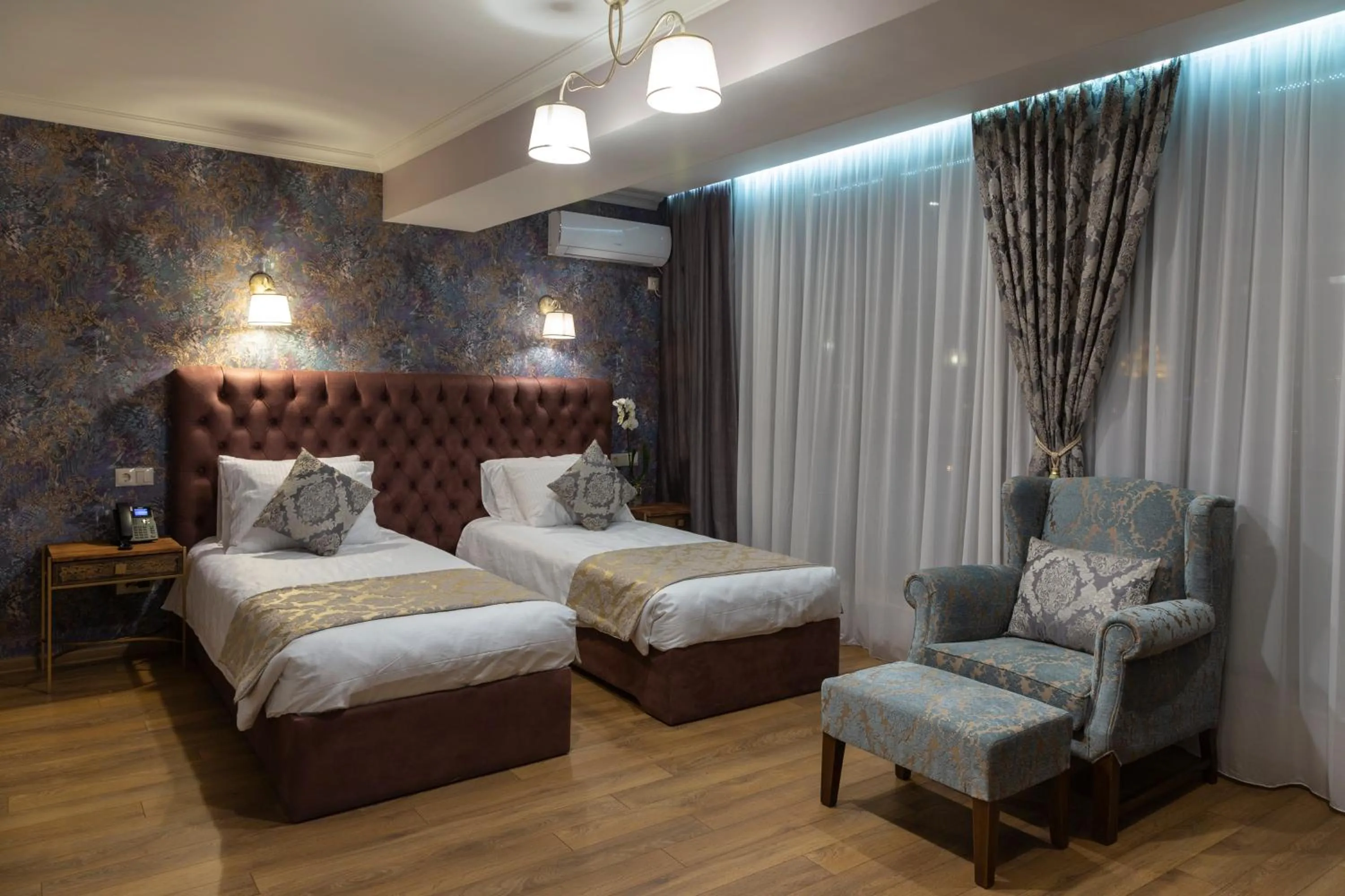 Bedroom, Bed in Omart Hotel - Gallery