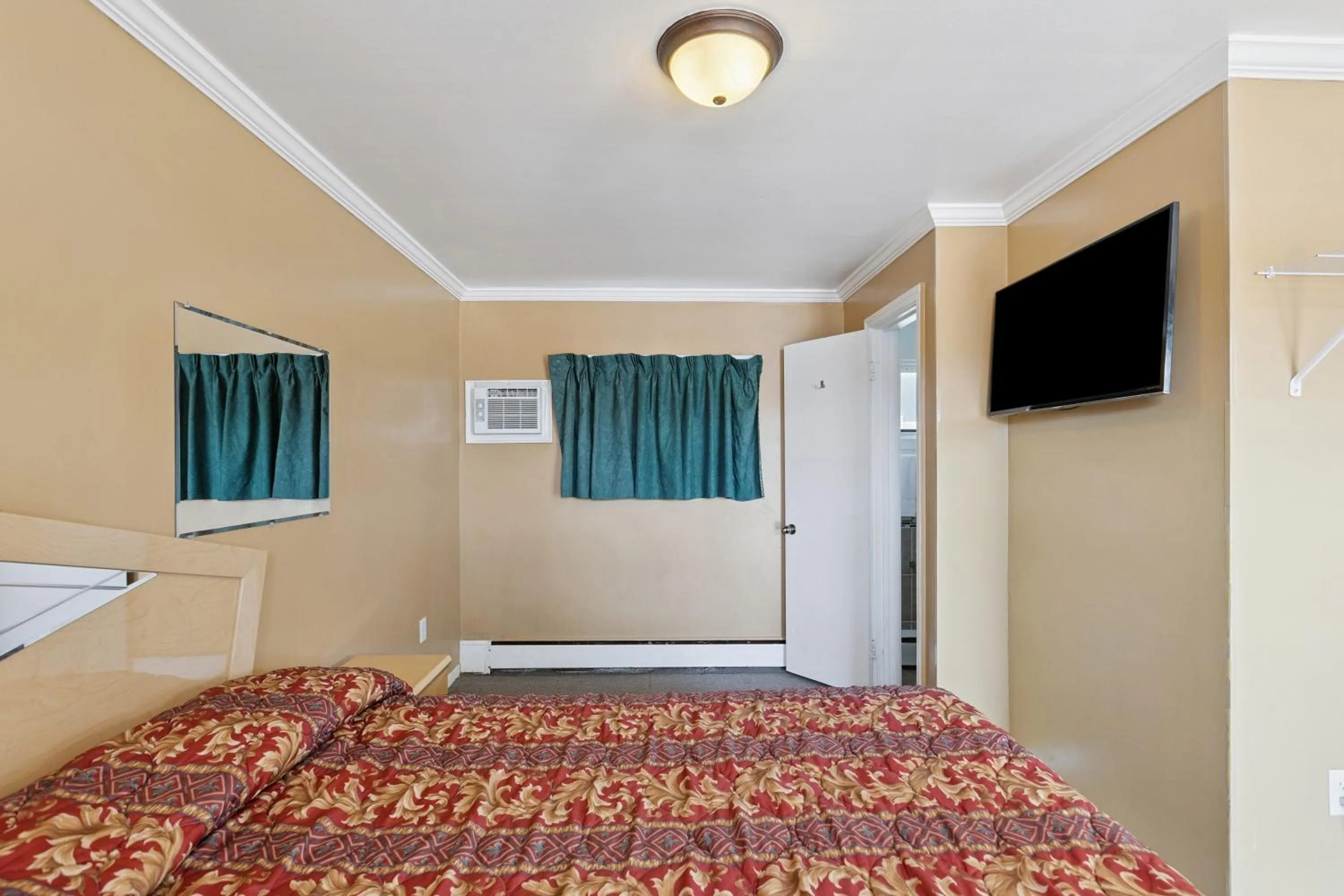 Bedroom, Bed in Currys Motel by OYO Saginaw MI