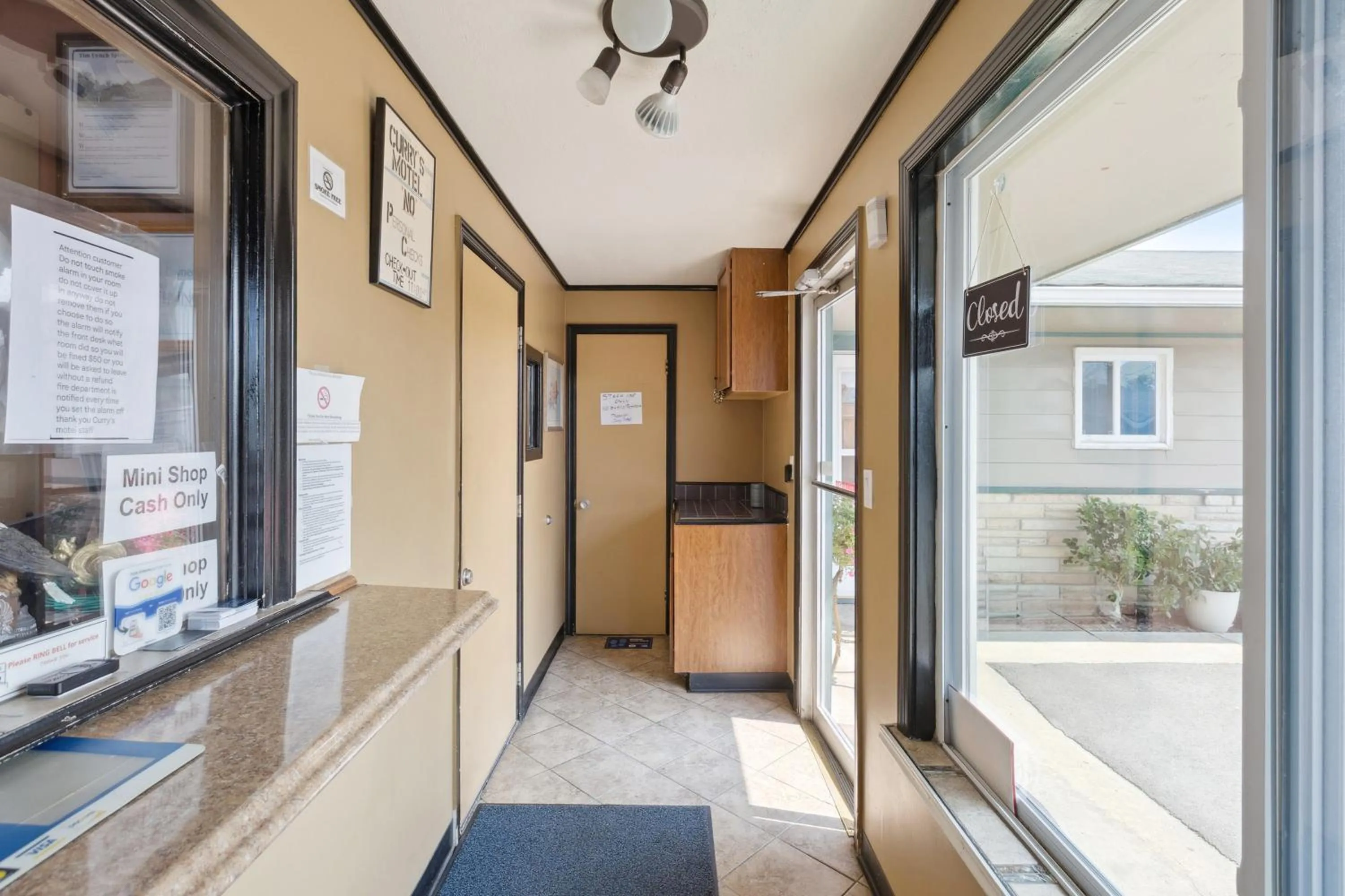 Lobby or reception in Currys Motel by OYO Saginaw MI