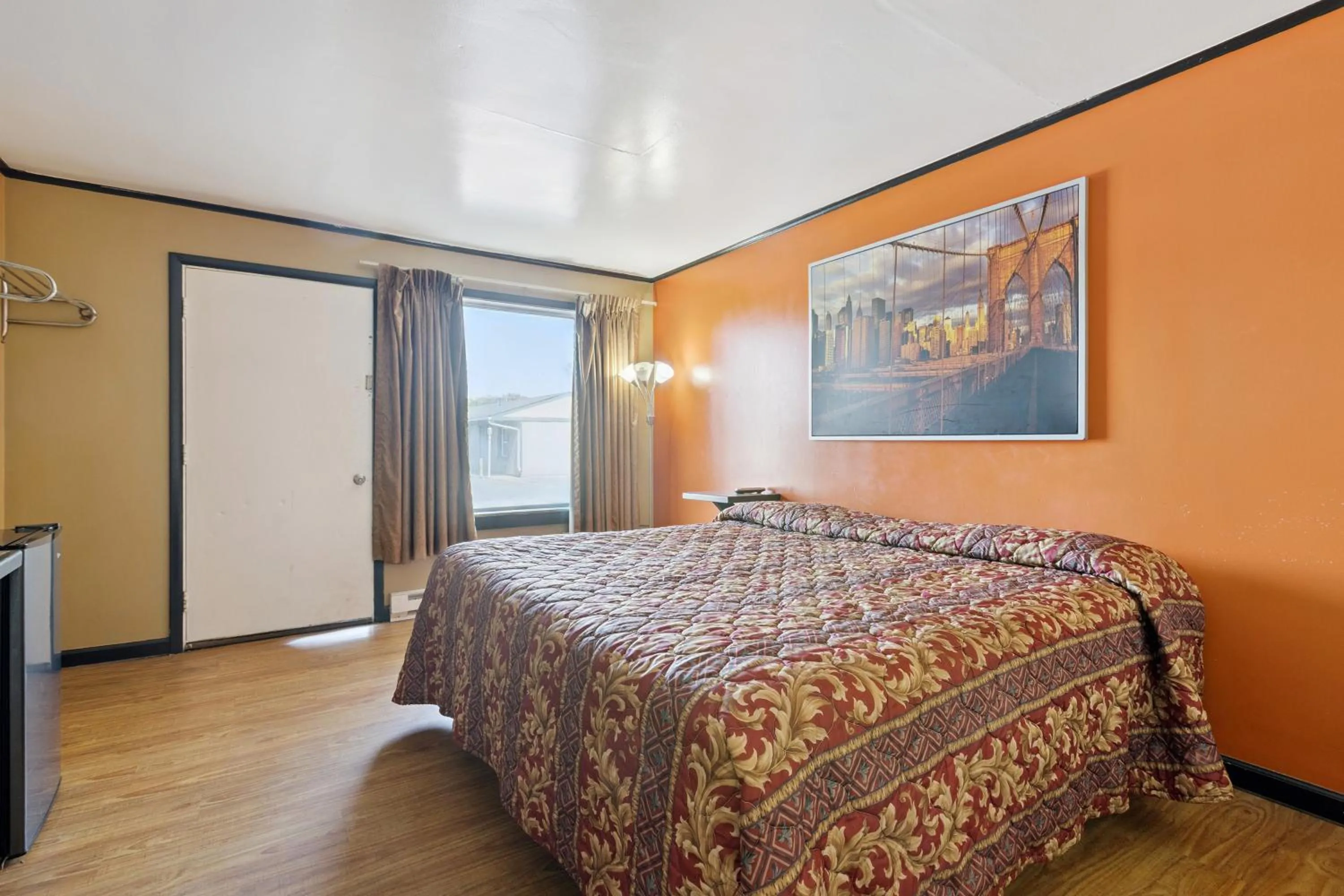 Bedroom, Bed in Currys Motel by OYO Saginaw MI