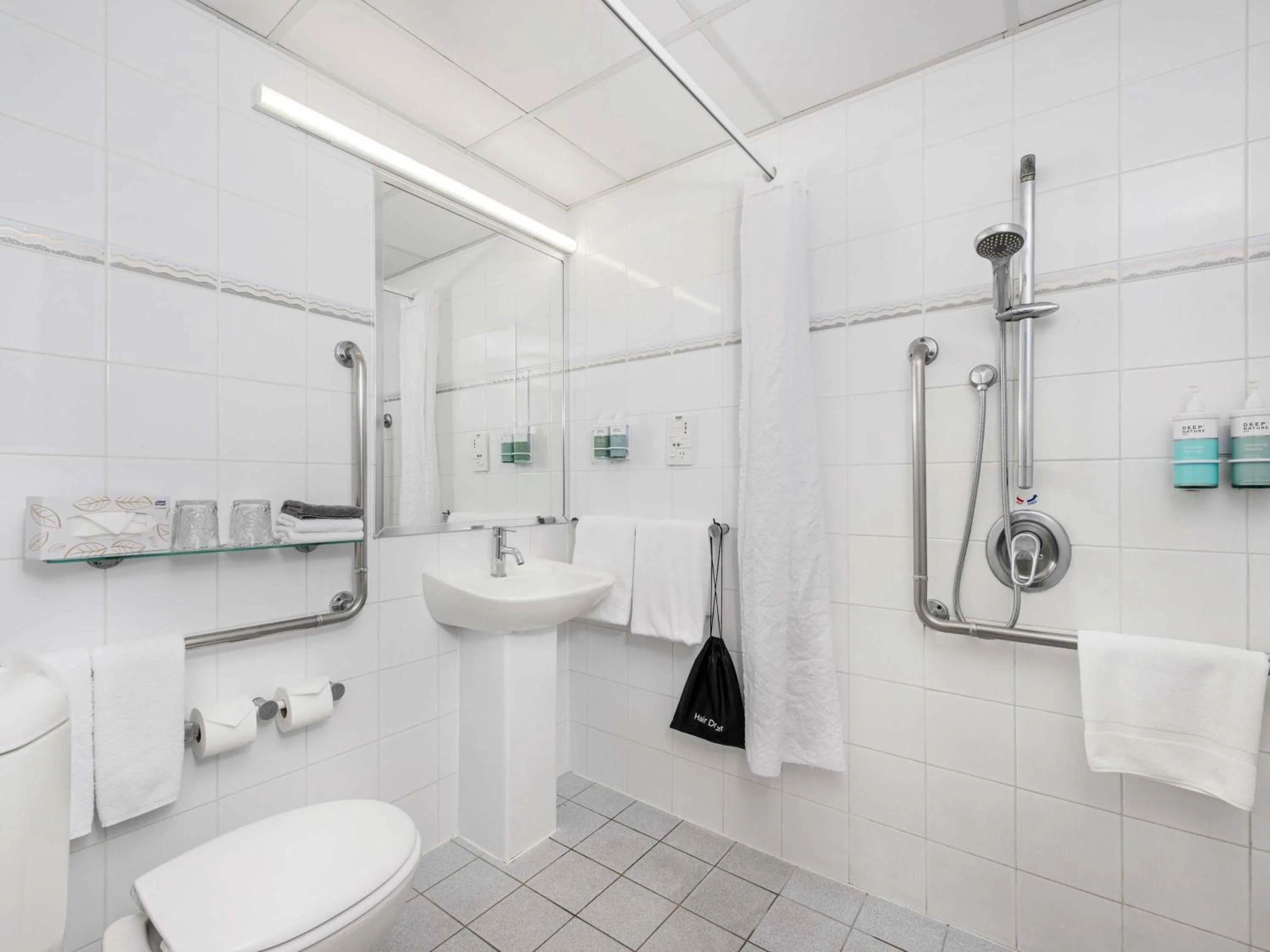 Bedroom in Novotel Rotorua Lakeside