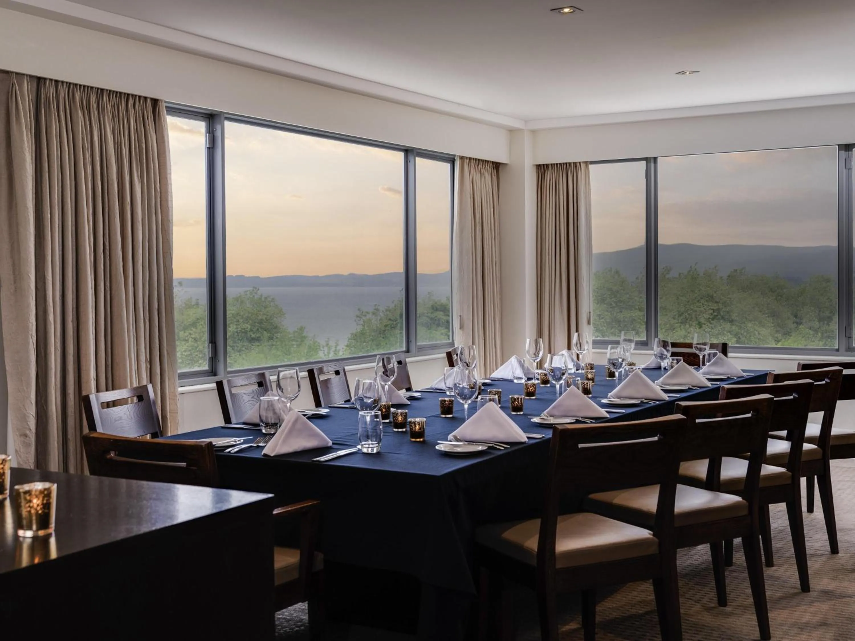 Bedroom in Novotel Rotorua Lakeside