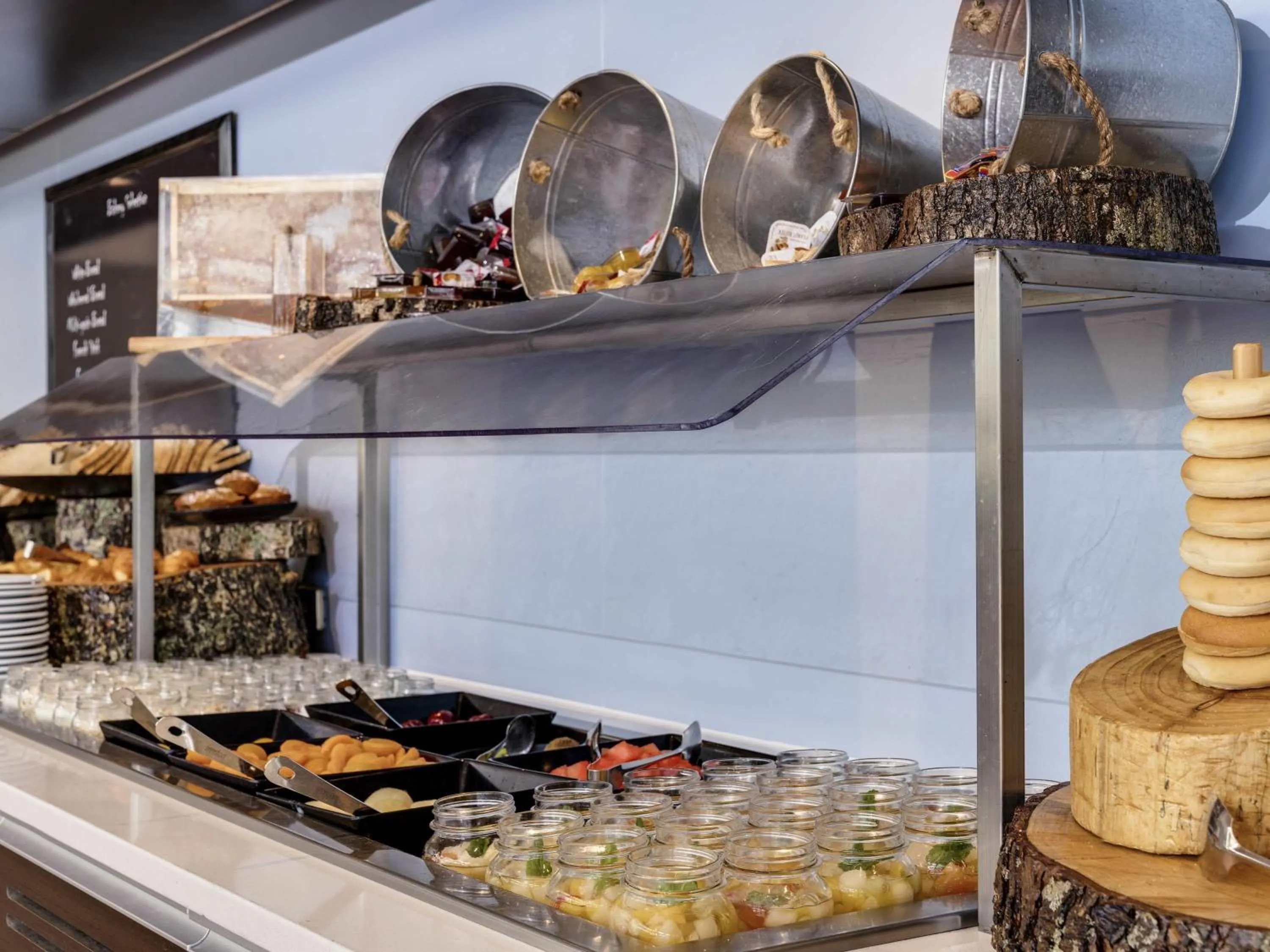 Restaurant/places to eat in Novotel Rotorua Lakeside