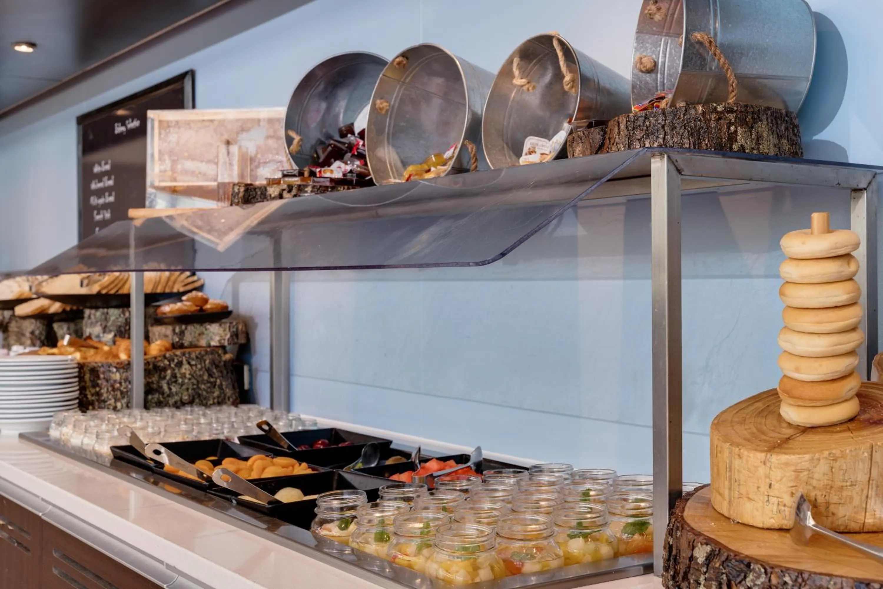 Breakfast in Novotel Rotorua Lakeside