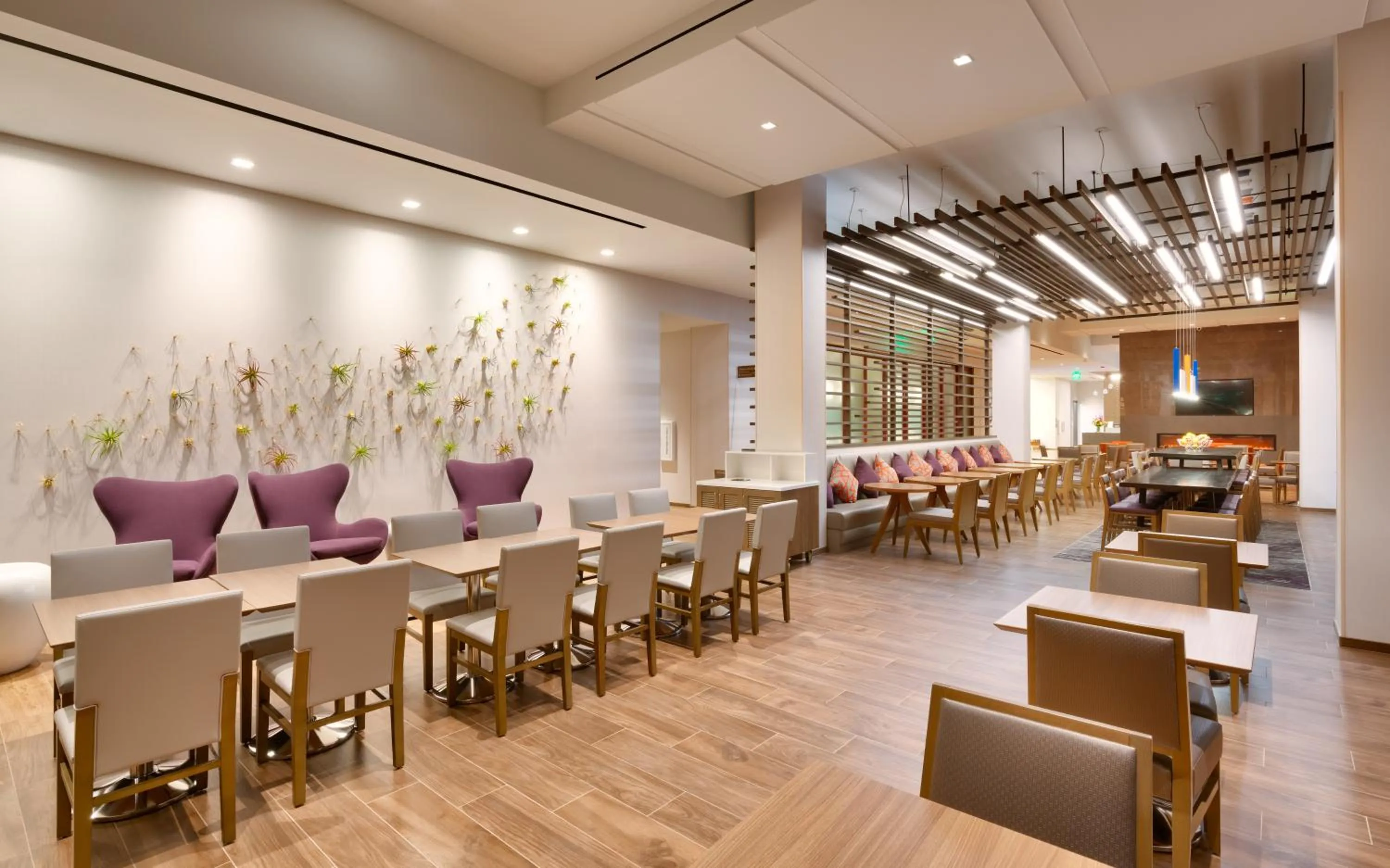 Seating area in Hampton Inn & Suites Anaheim Resort Convention Center