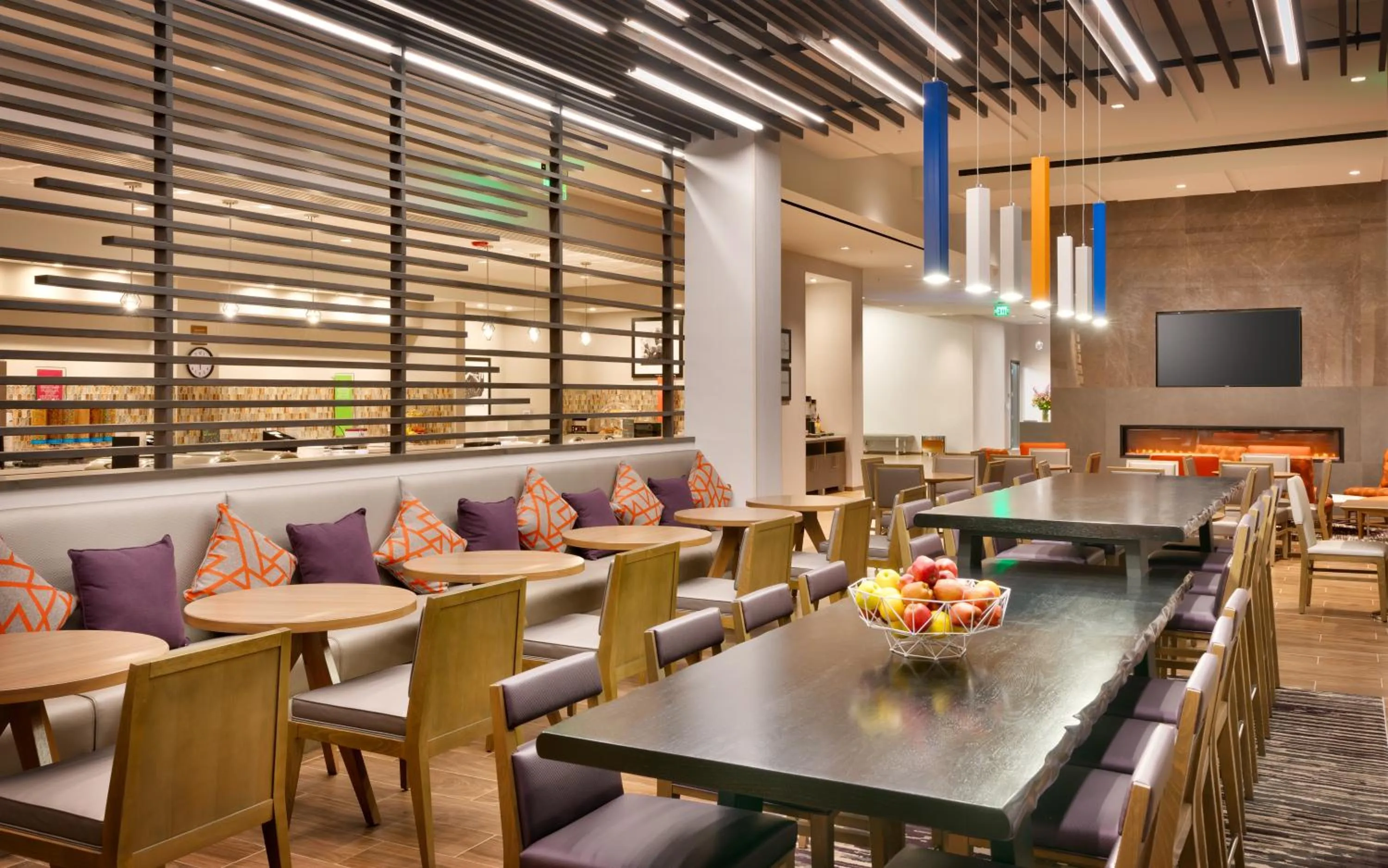 Seating area in Hampton Inn & Suites Anaheim Resort Convention Center