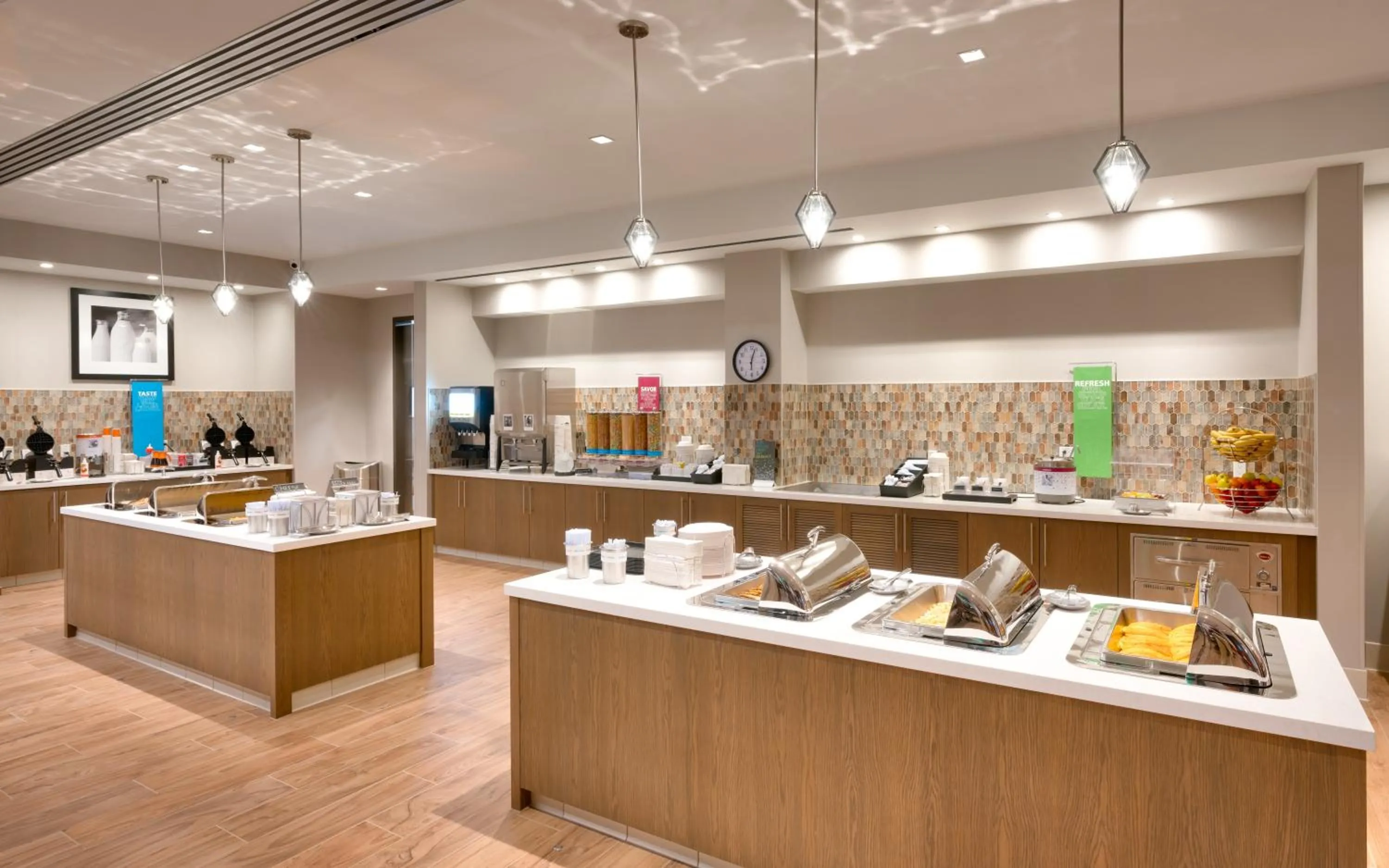 Buffet breakfast in Hampton Inn & Suites Anaheim Resort Convention Center