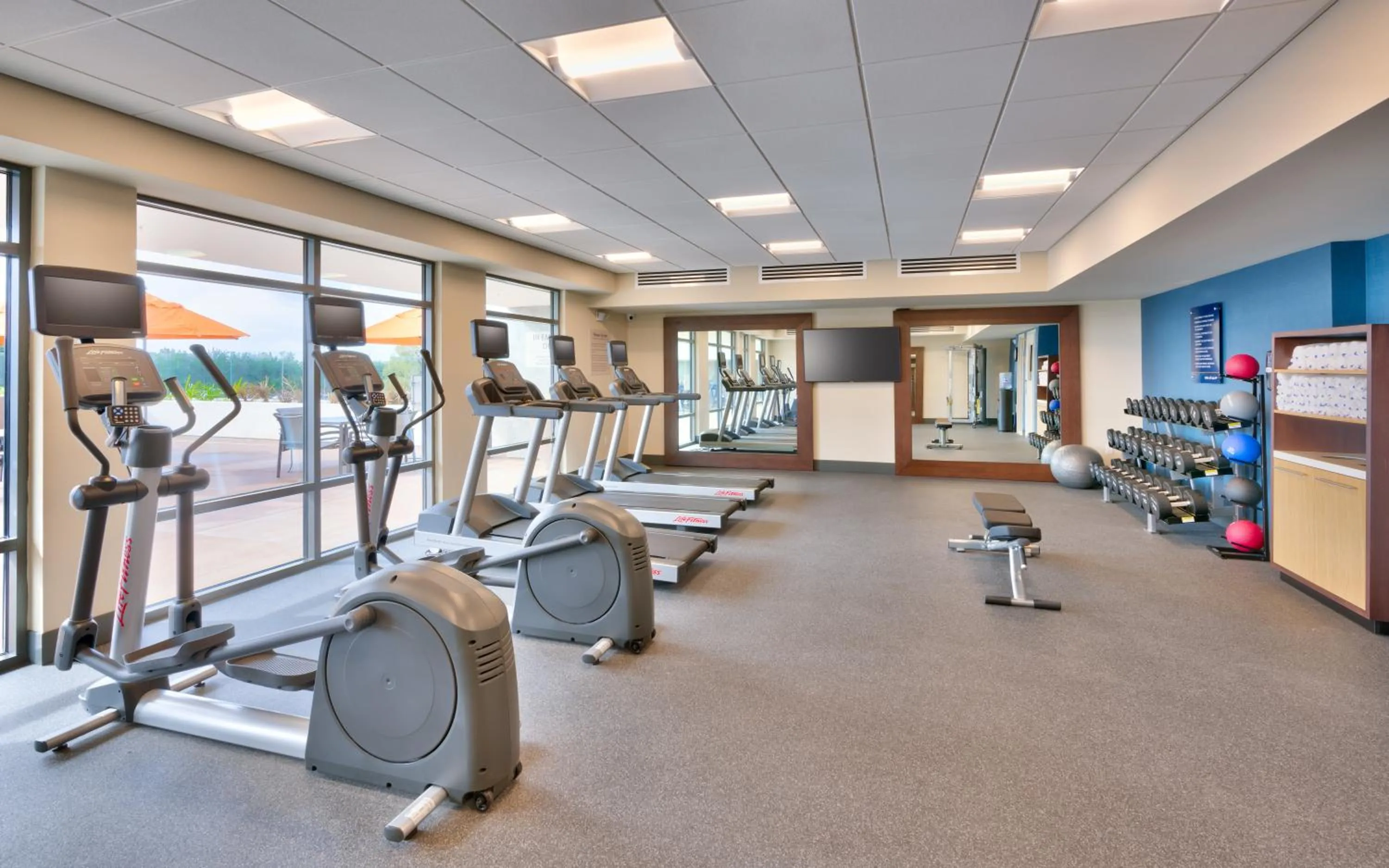 Fitness centre/facilities in Hampton Inn & Suites Anaheim Resort Convention Center