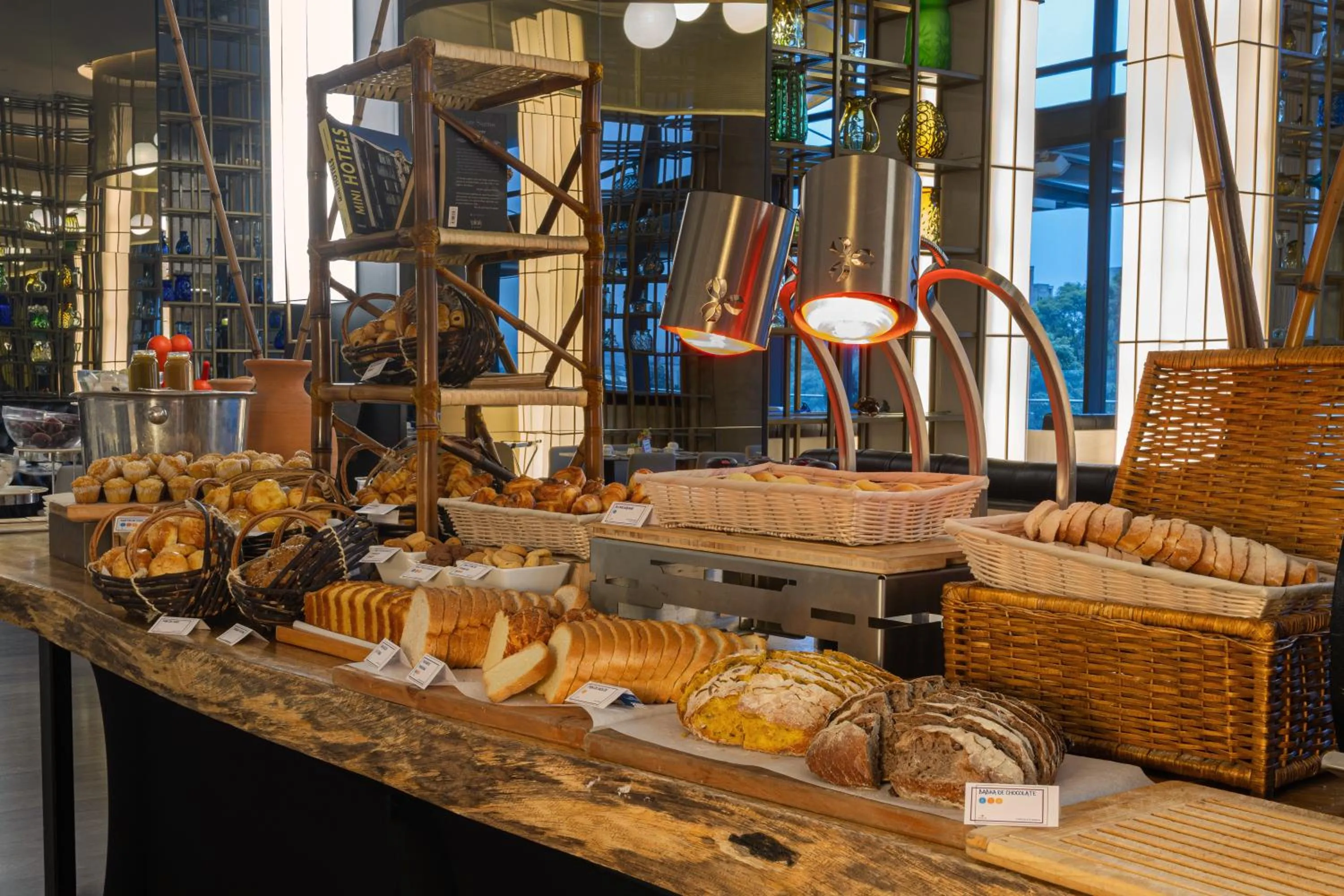 Restaurant/places to eat in Hilton Bogota Corferias