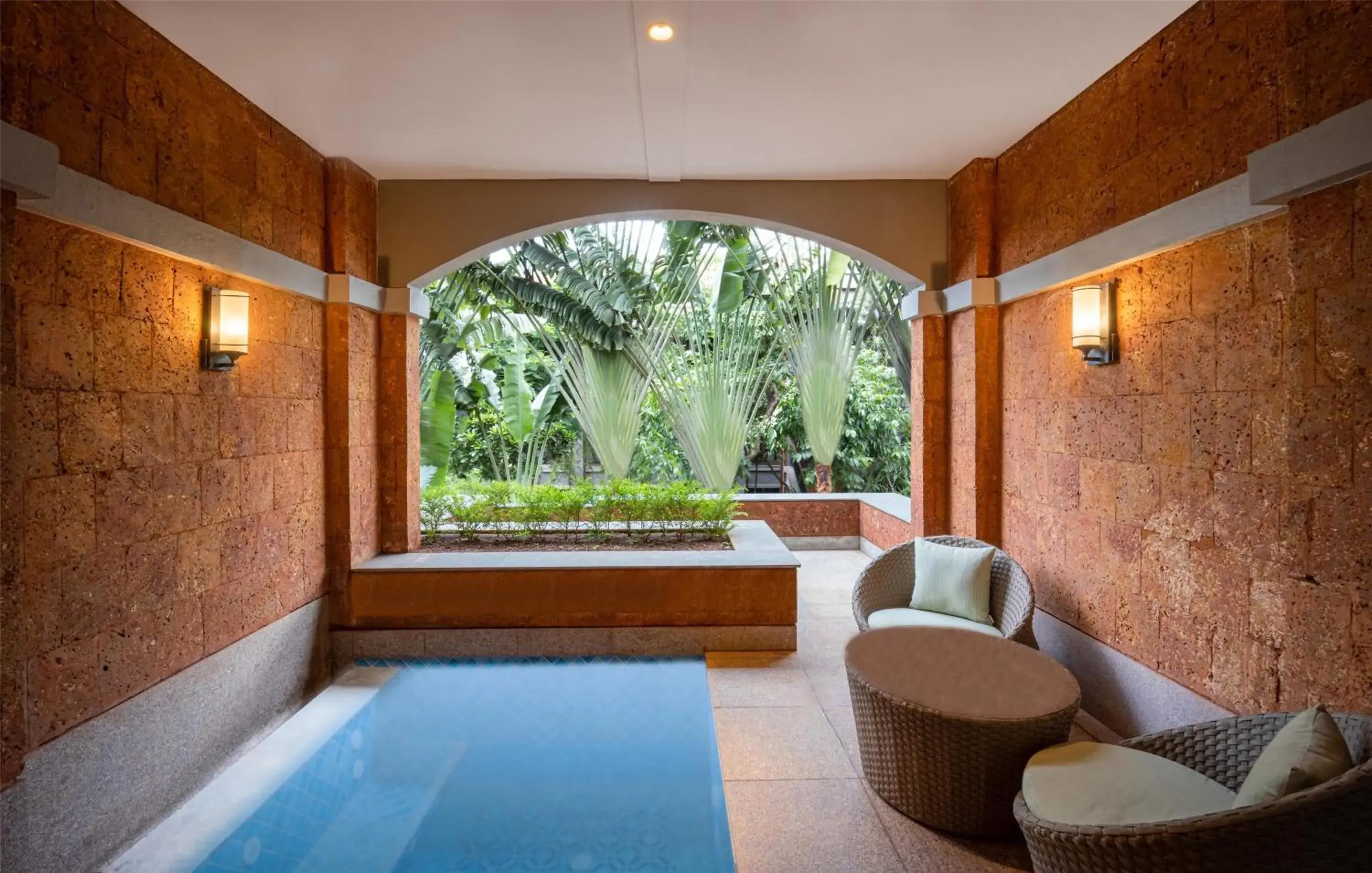 Luxury King Room with Whirlpool Bath and Lounge in Hilton Goa Resort Candolim Luxury King Room with Whirlpool Bath and Lounge in Hilton Goa Resort Candolim