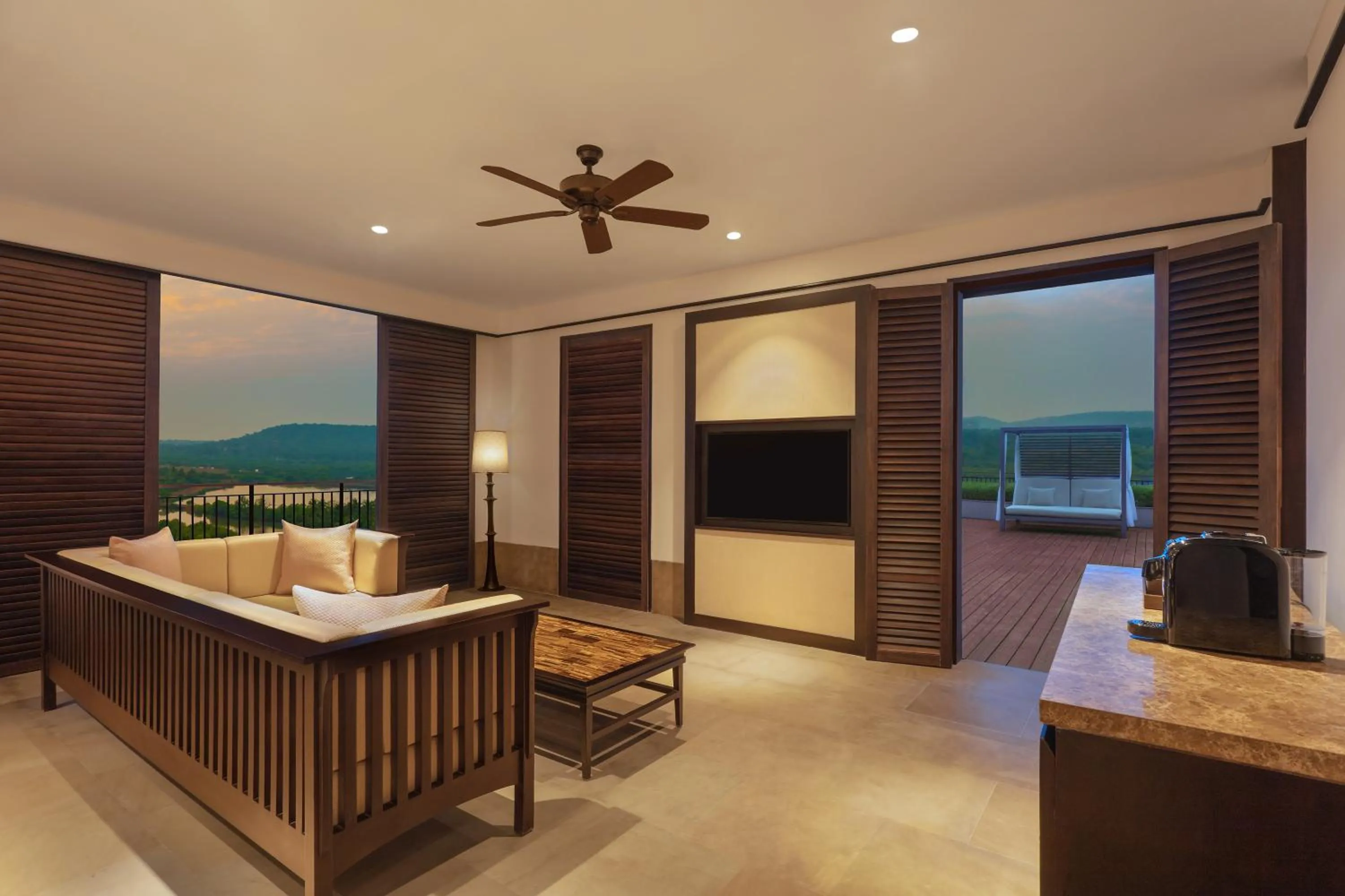 TV and multimedia in Hilton Goa Resort Candolim