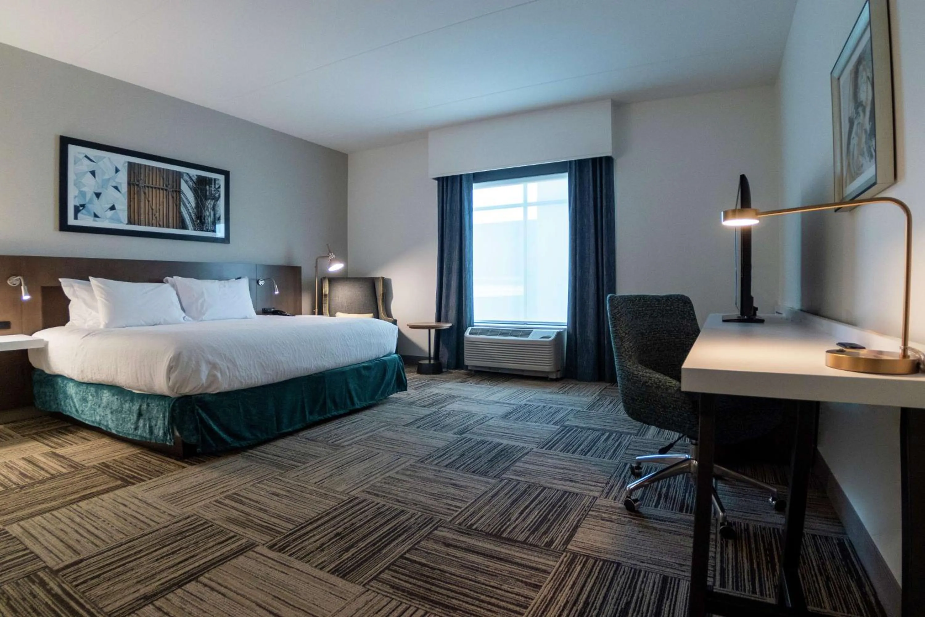 Bedroom, Bed in Hilton Garden Inn Spartanburg