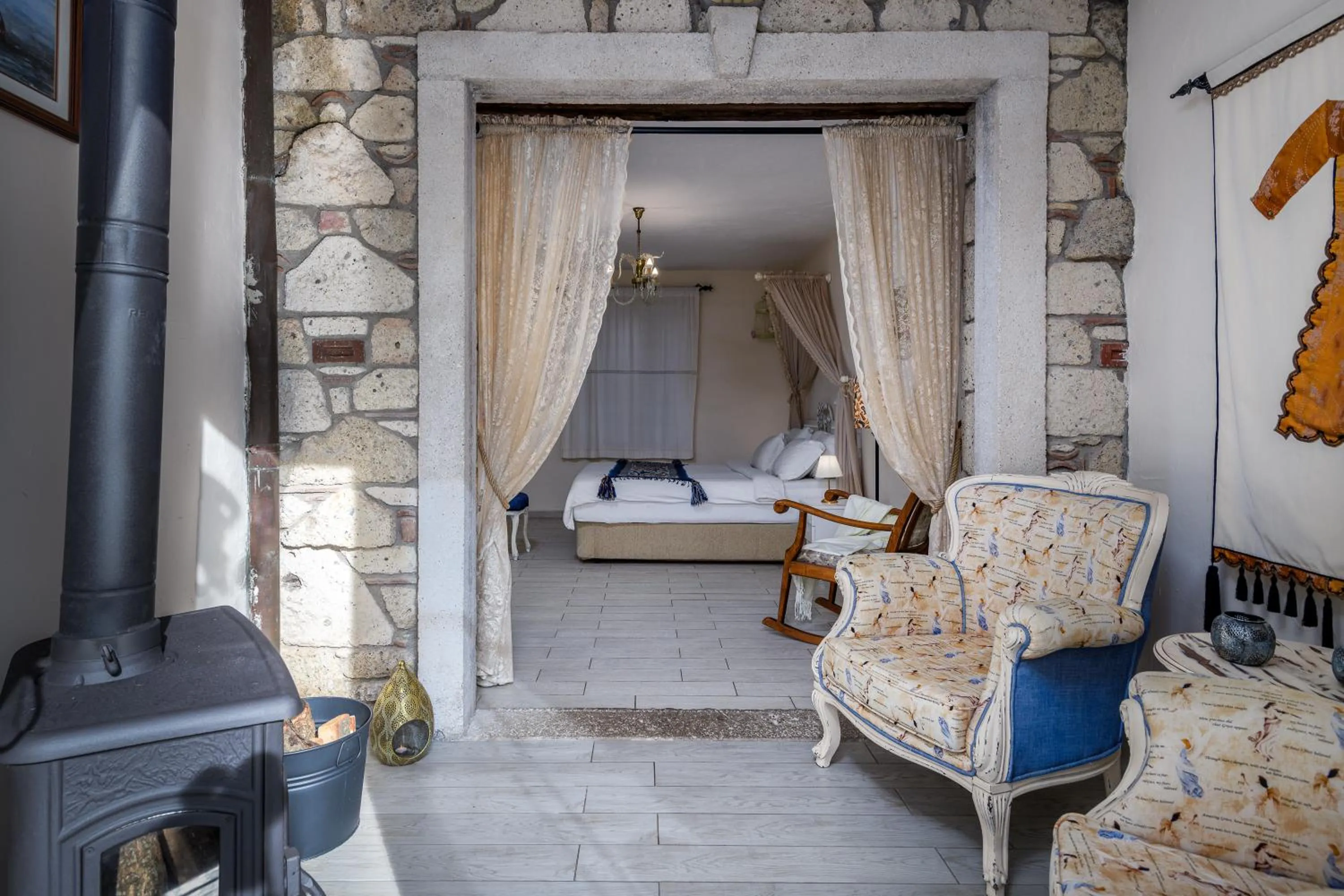 Photo of the whole room in Alaçatı Sultan Konak Butik Otel ℳℛ Luxury Concept