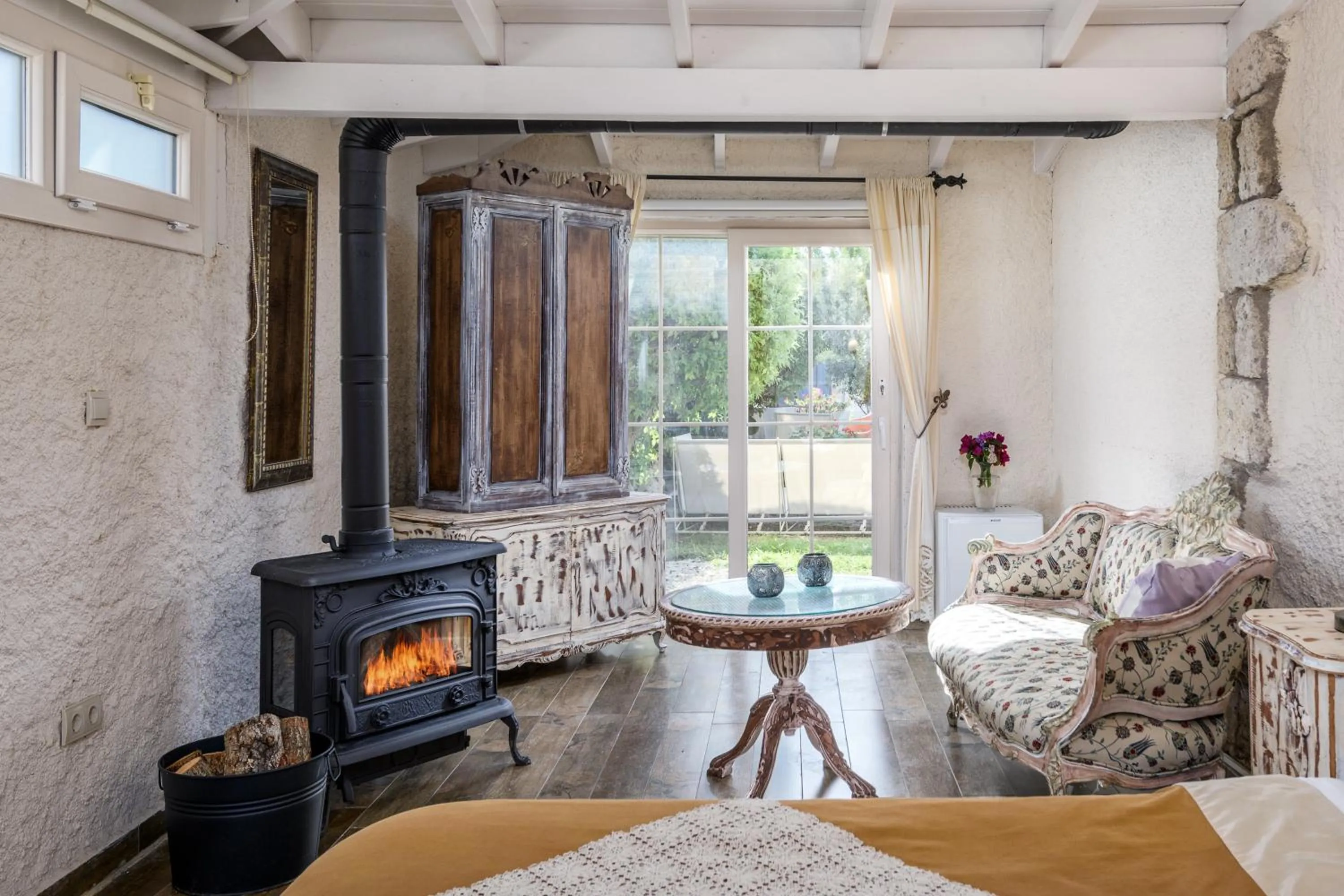 fireplace in Alaçatı Sultan Konak Butik Otel ℳℛ Luxury Concept